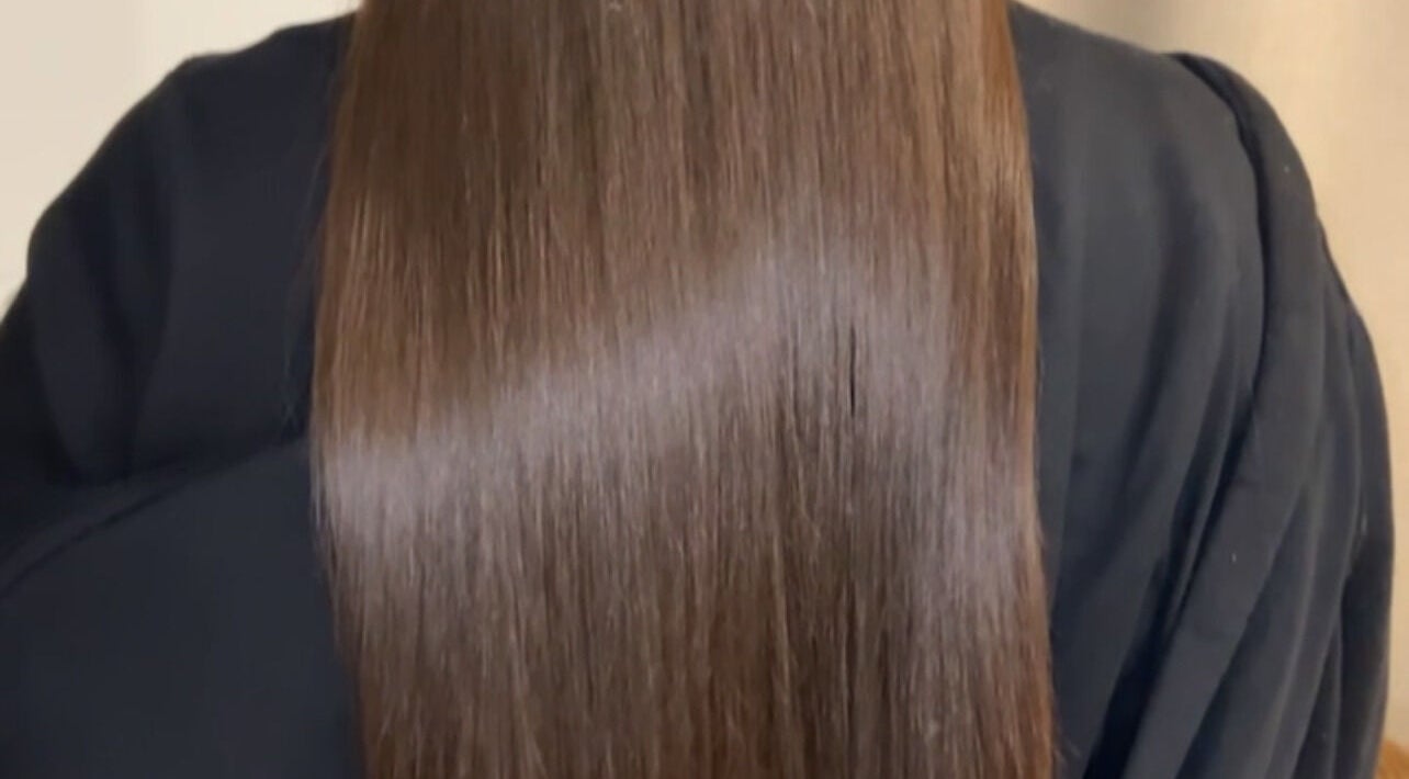 Cheveux lisses brillants chez Indiglam.Hair à Grigny, Île-de-France, FR. Soin beauté professionnel.