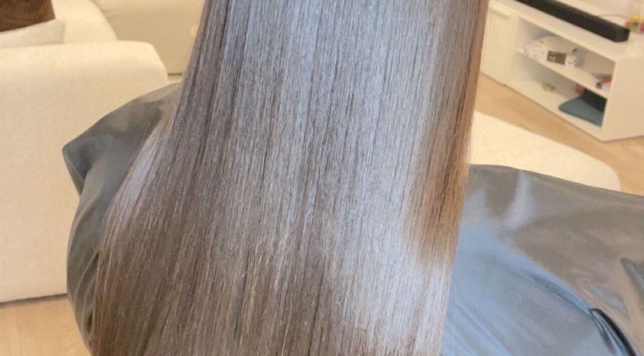 Cheveux lisses et brillants chez Indiglam.Hair, Grigny, Île-de-France, FR, techniquement perfectionnés.