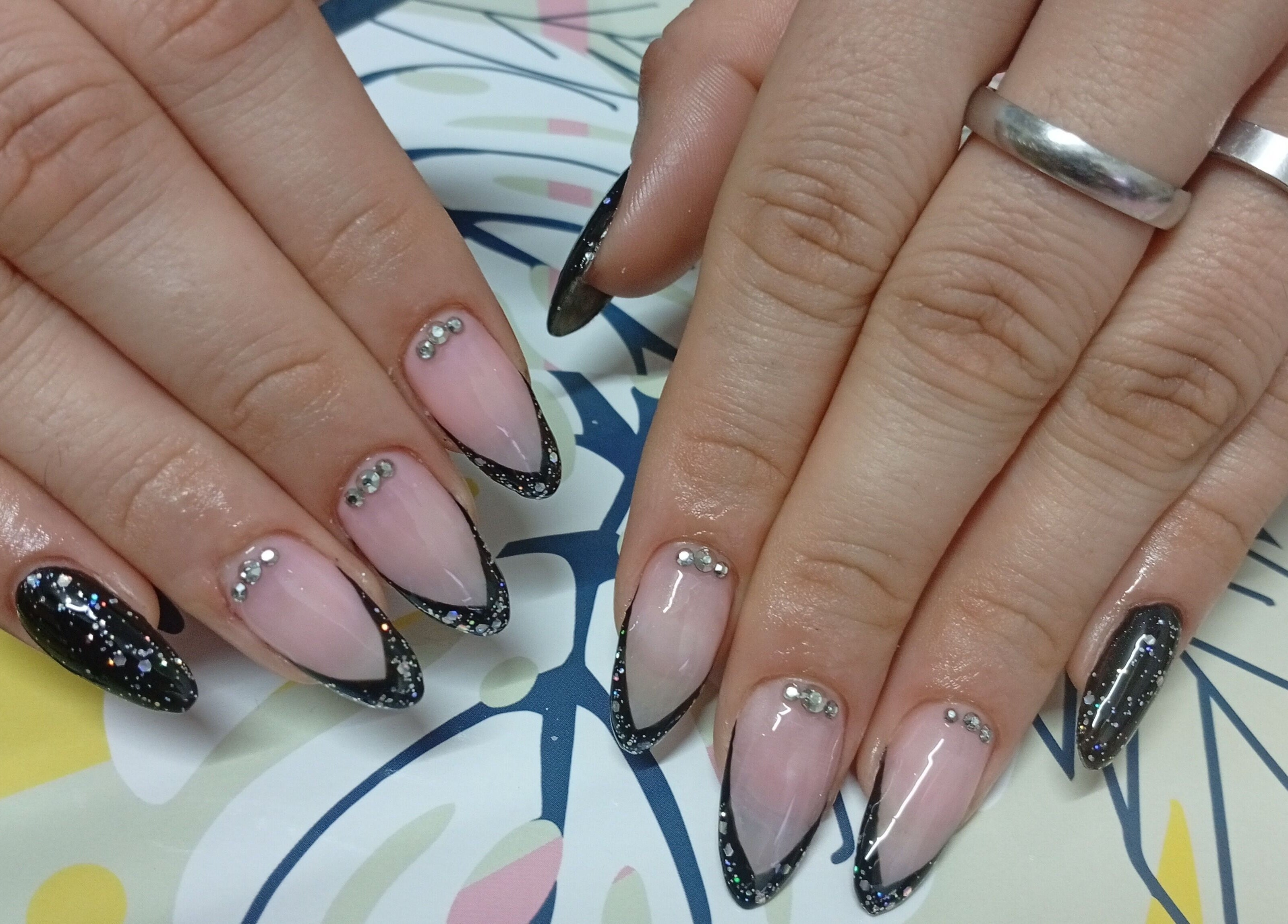 Stylish nail art with black glitter tips at Vibras Nails, Rosario, Santa Fe, AR.