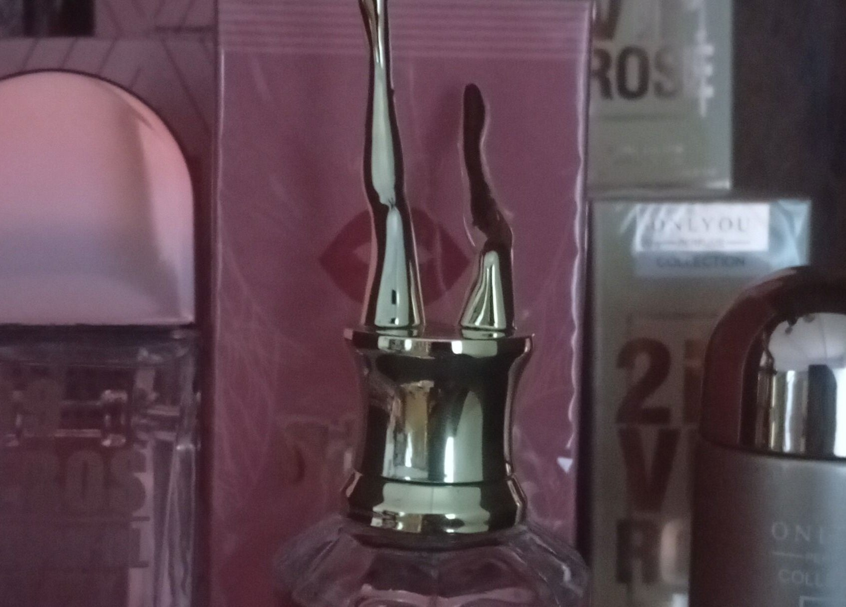 Elegant perfume bottles on display at Vibras Nails in Rosario, Santa Fe, AR, showcasing beauty and luxe wellness.