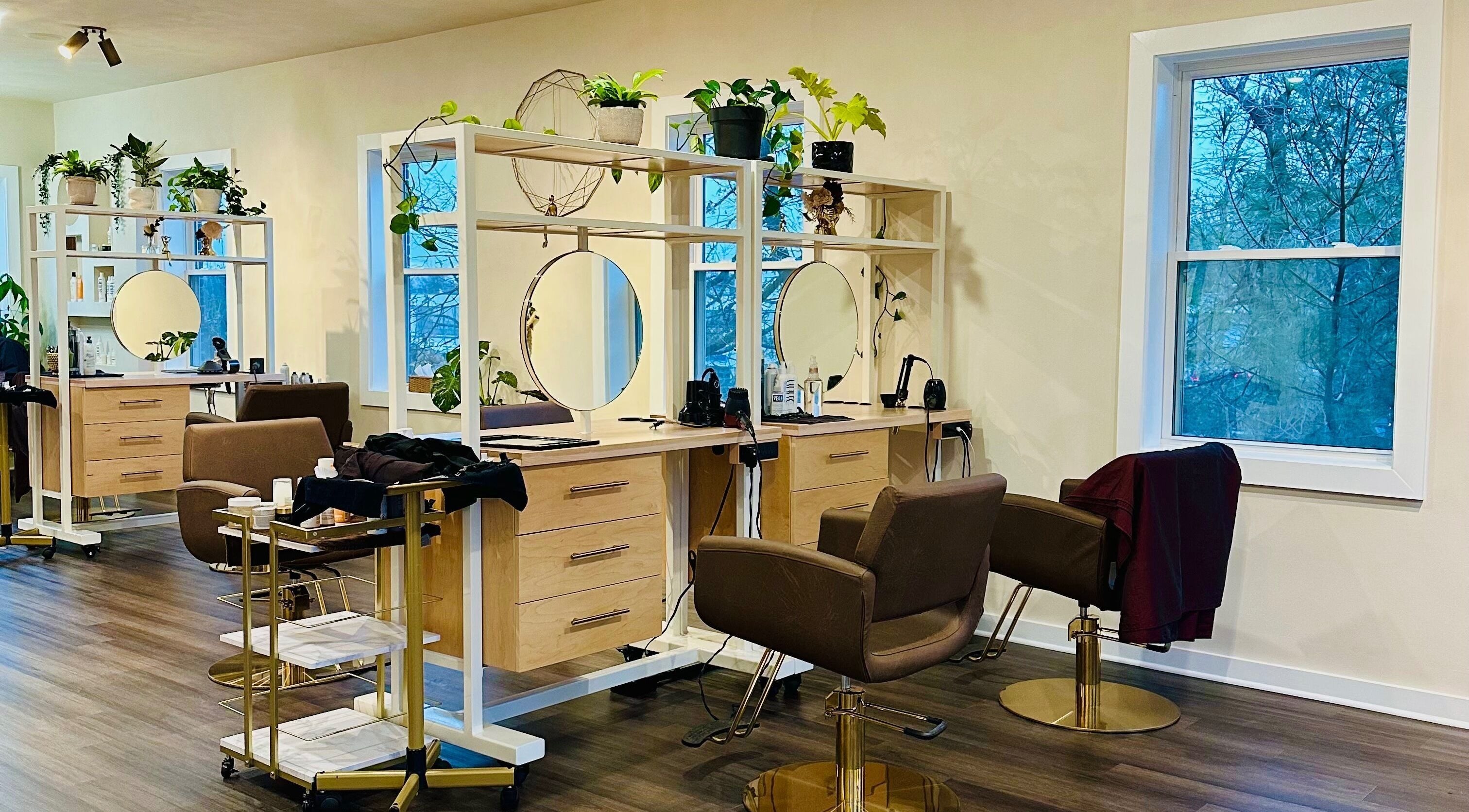 Elegant styling stations at SuVie Salon and Suites in Alexandria, Virginia, US, featuring modern decor and plants.