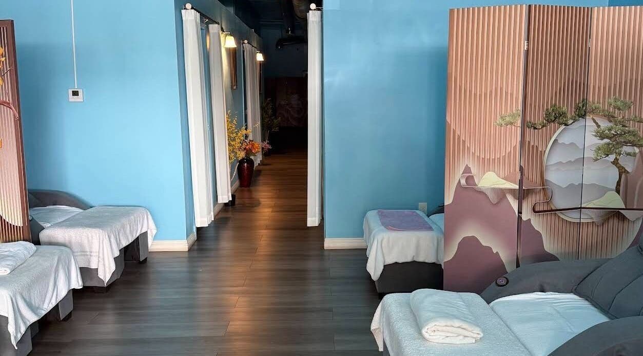 Tranquil massage room at XINGXING MASSAGE, Pomona, California, US with blue walls and massage chairs.