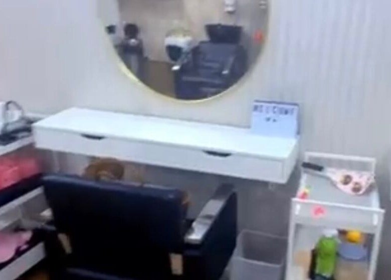 Modern beauty station at Dreadsby Dy, London, England, GB featuring sleek decor and styling tools.