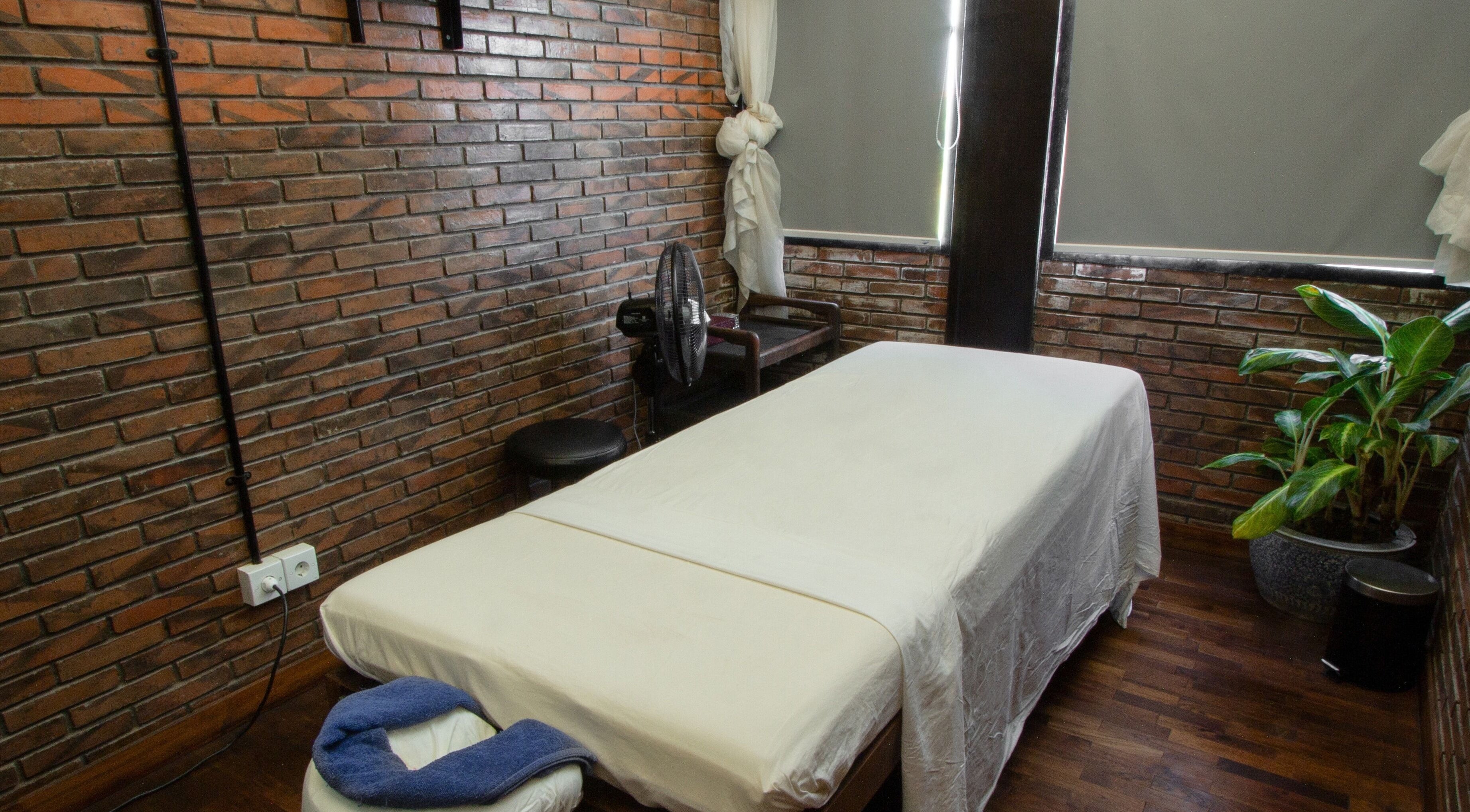 Serene massage room at Amo Spa, Bali, Bali, ID with a cozy bed and soothing ambiance.