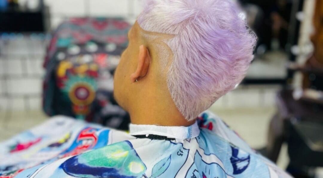 Corte creativo lavanda en Cubas barber, Ojo De Agua, Estado De México, MX.