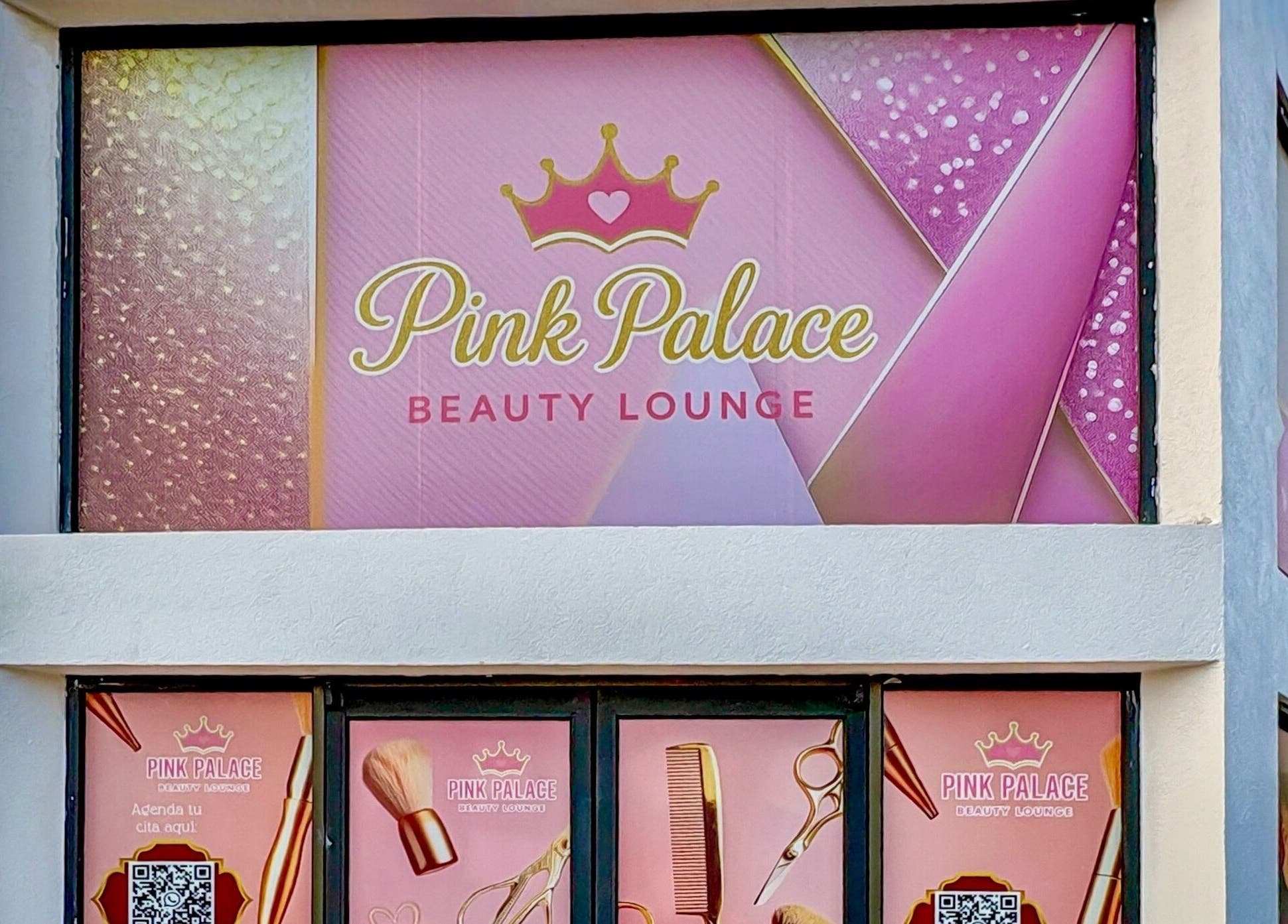 Exterior of Pink Palace Beauty Lounge in Cuernavaca, Morelos, MX showcasing its vibrant pink signage.