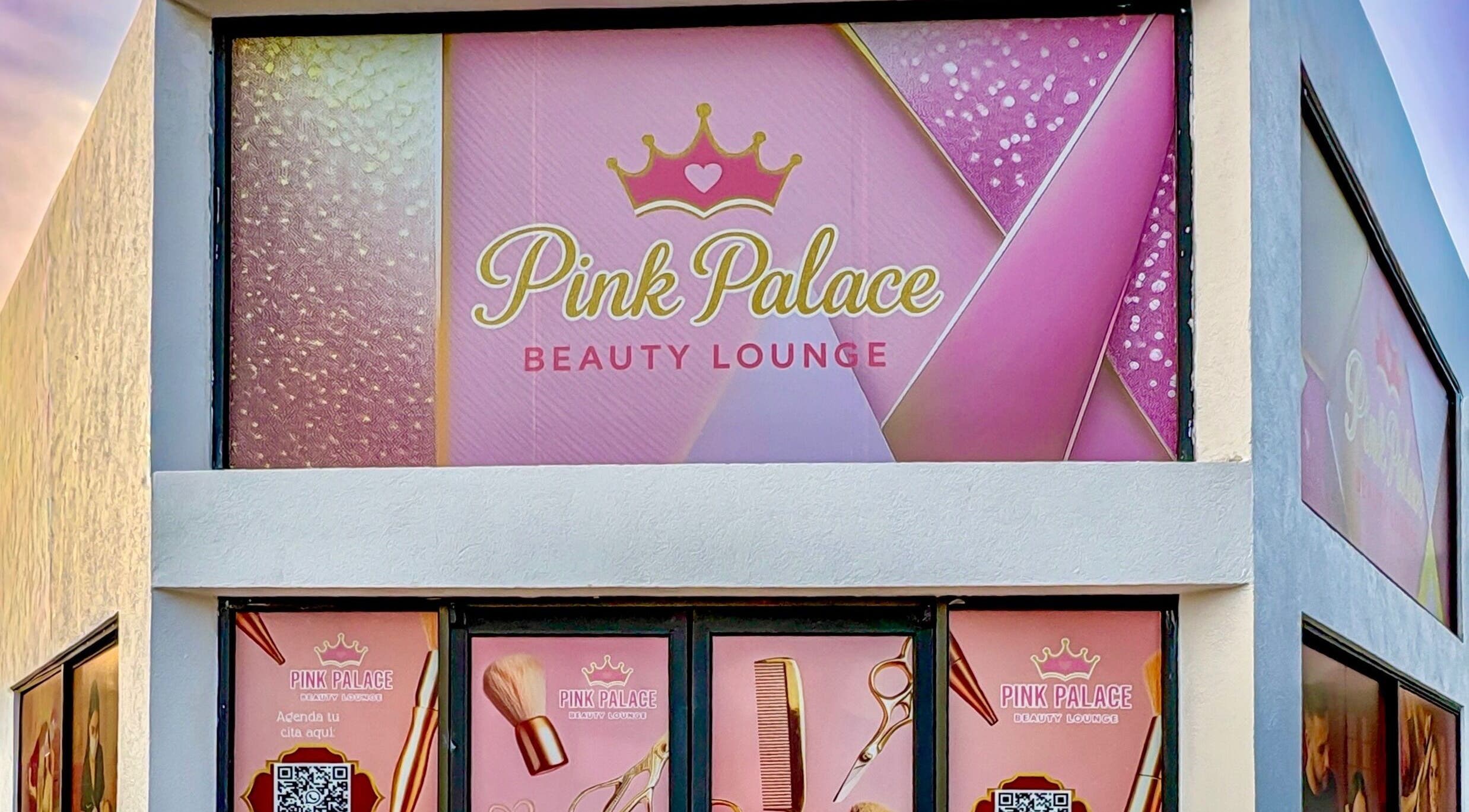 Exterior of Pink Palace Beauty Lounge in Cuernavaca, Morelos, MX showcasing its vibrant pink signage.