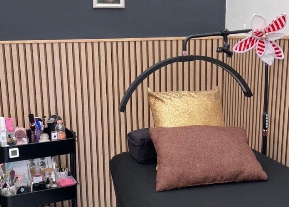 Luxurious treatment bed at Pink Palace Beauty Lounge in Cuernavaca, Morelos, MX with serene ambiance.