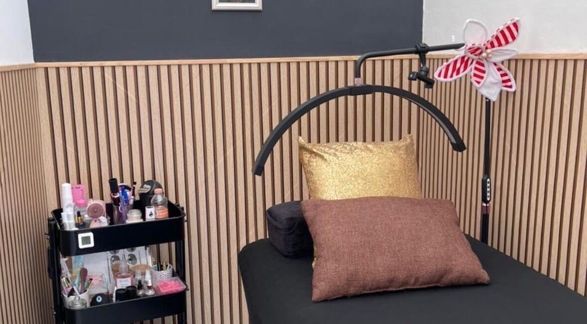 Luxurious treatment bed at Pink Palace Beauty Lounge in Cuernavaca, Morelos, MX with serene ambiance.