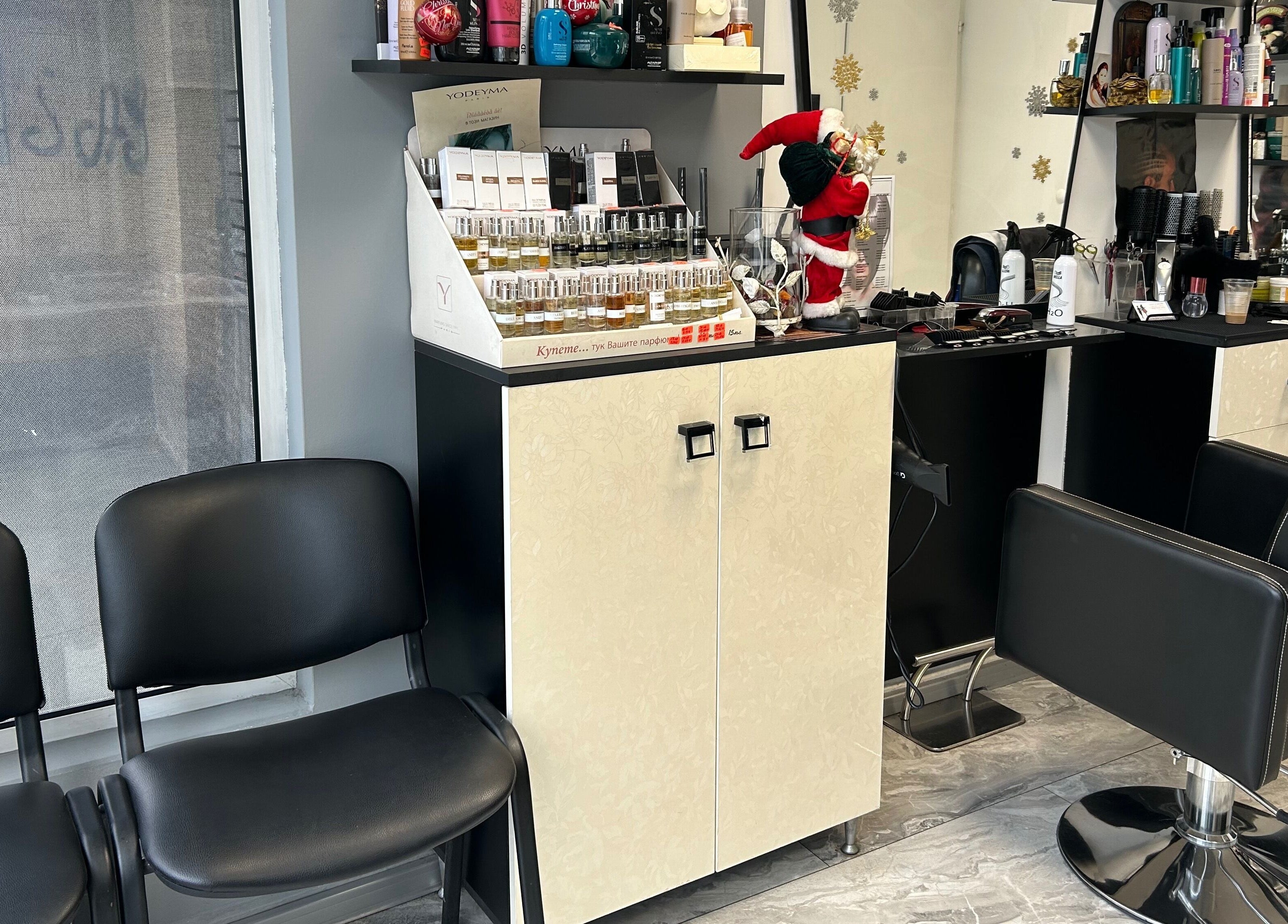 Moni Style salon in Sofia, Sofia City Province, BG with sleek chairs and stylish product display.