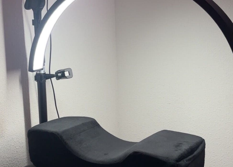Lash extension bed with LED lighting at beautylashes13800, Istres, Provence-alpes-côte D'azur, FR.