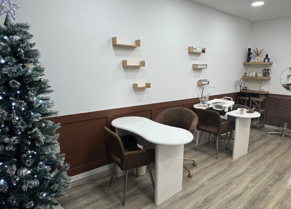 Chic nail salon at Megnificent.Nailsss in Gateshead, England, with festive decor and modern workstations.