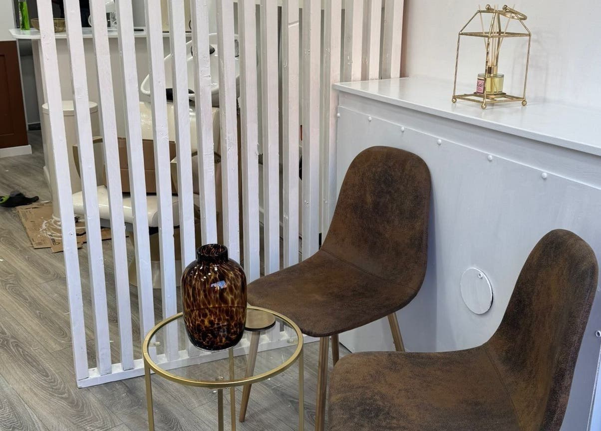 Stylish waiting area at Megnificent.Nailsss, Gateshead, England, GB, featuring modern decor and seating.