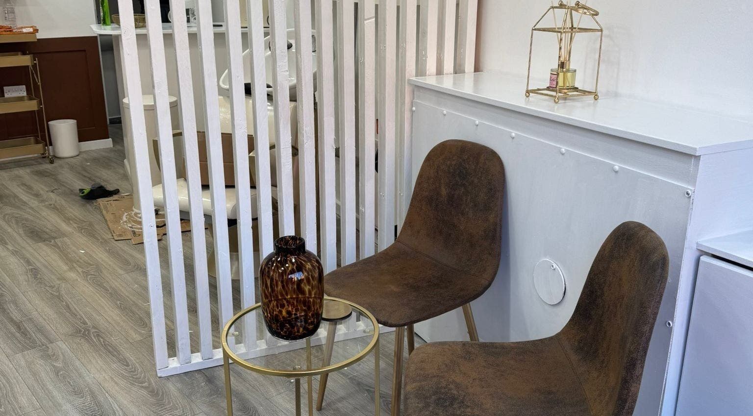 Stylish waiting area at Megnificent.Nailsss, Gateshead, England, GB, featuring modern decor and seating.