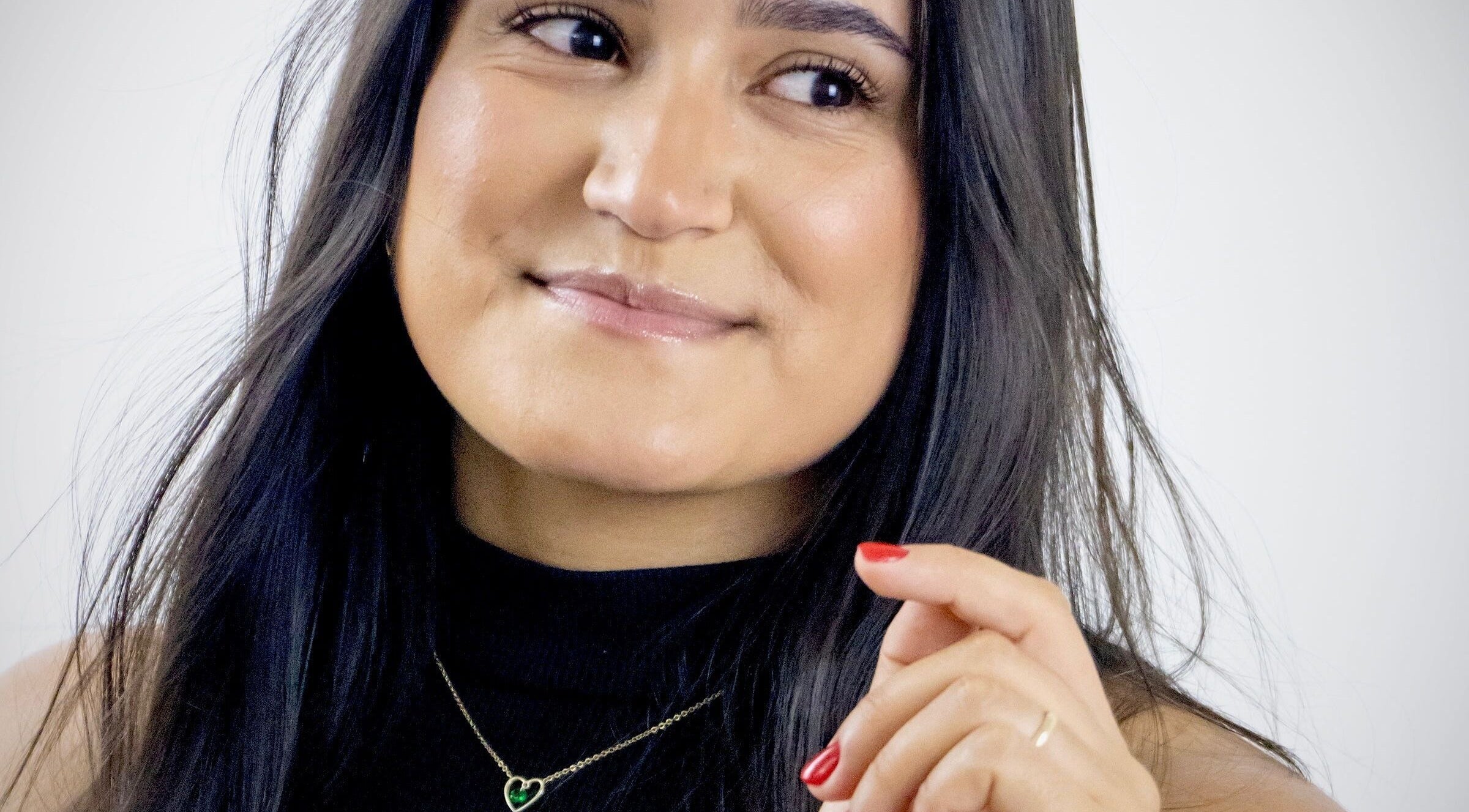 Cliente satisfeita com unhas em destaque no Nailart Ana Júlia em Lisboa, Lisboa, PT.