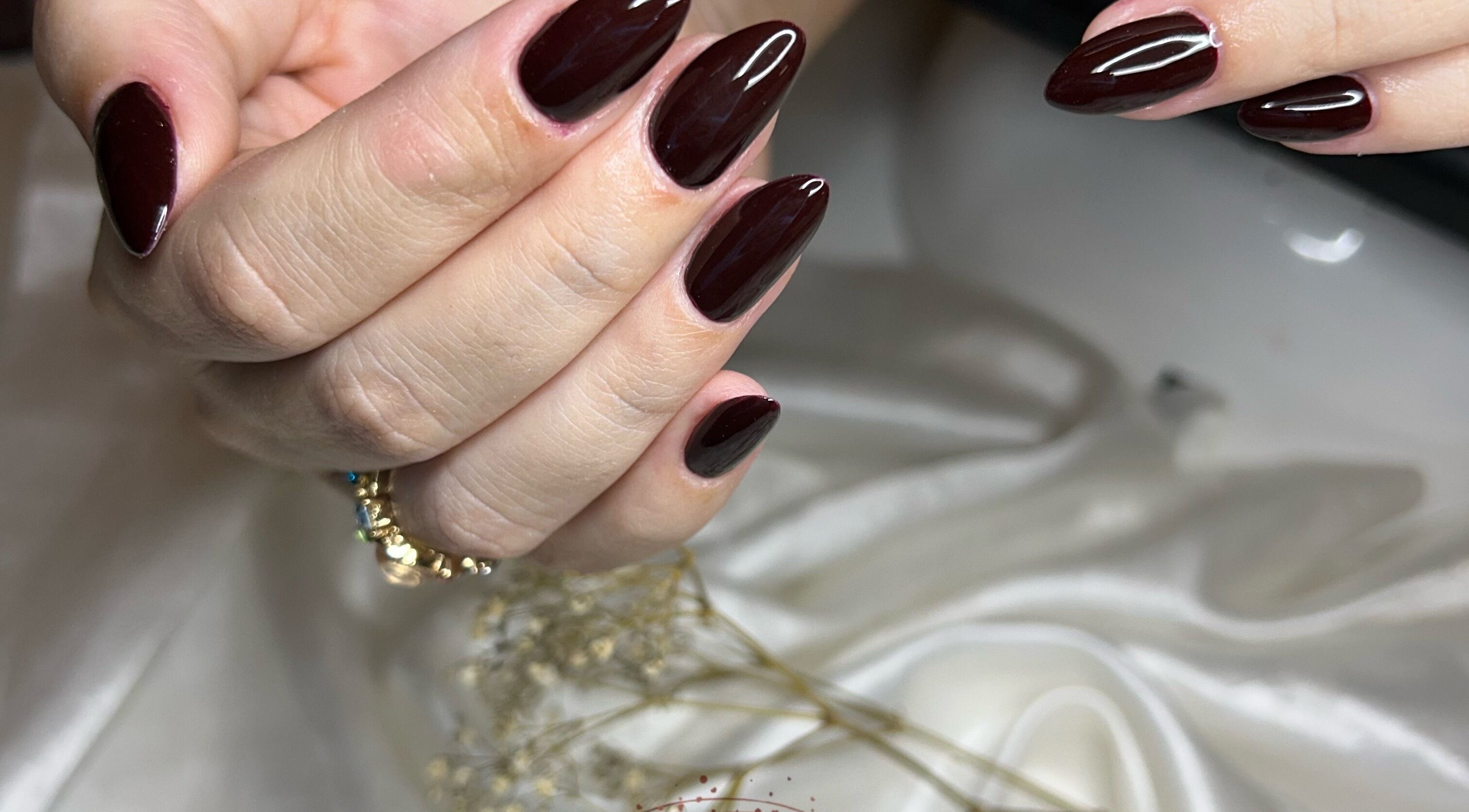 Unhas elegantes em tom vinho no Nailart Ana Júlia, Lisboa, Lisboa, PT