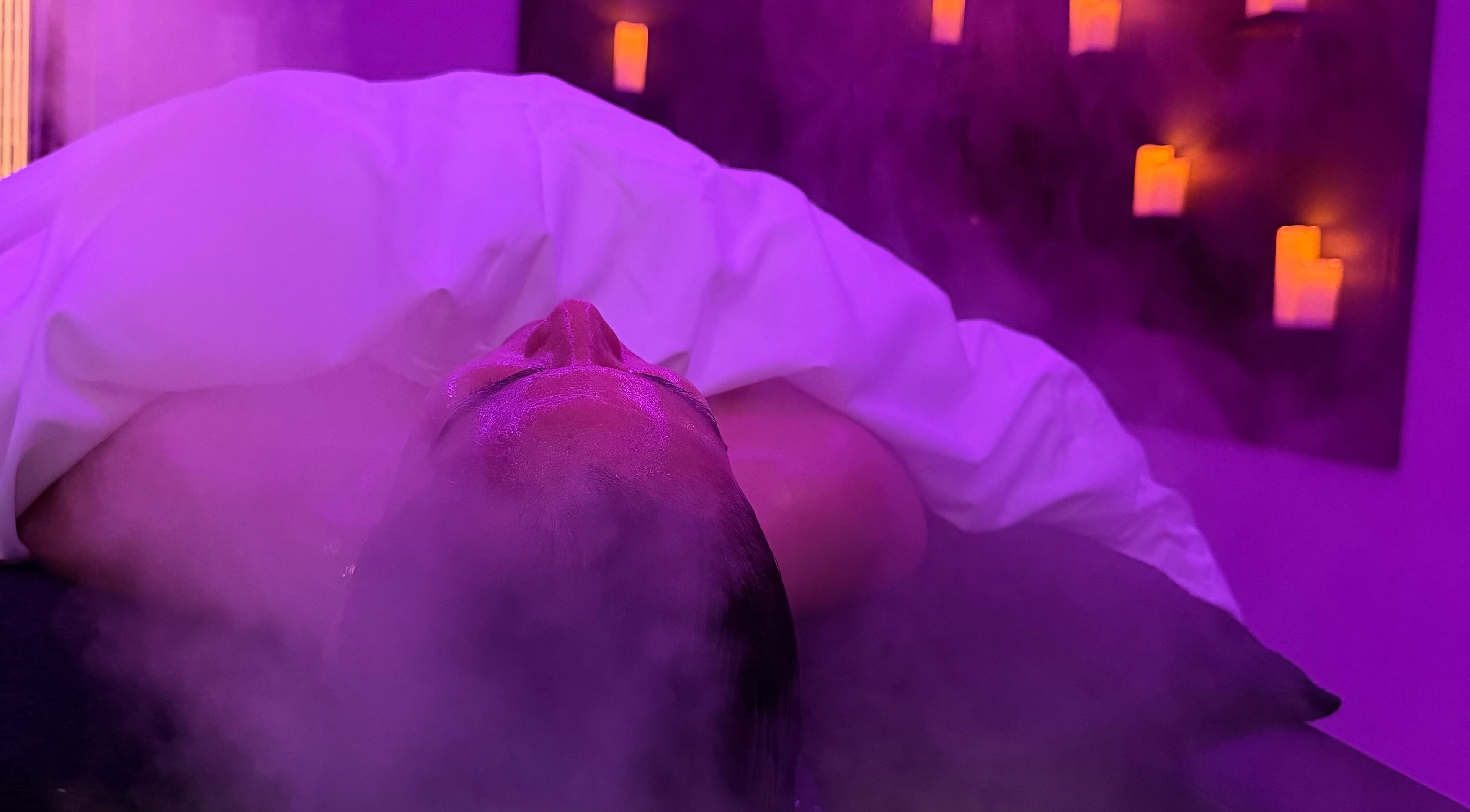 Tratamiento facial en ambiente relajante en Viaūri Skin Sanctuary & Headspa, Brandon, Florida, US.