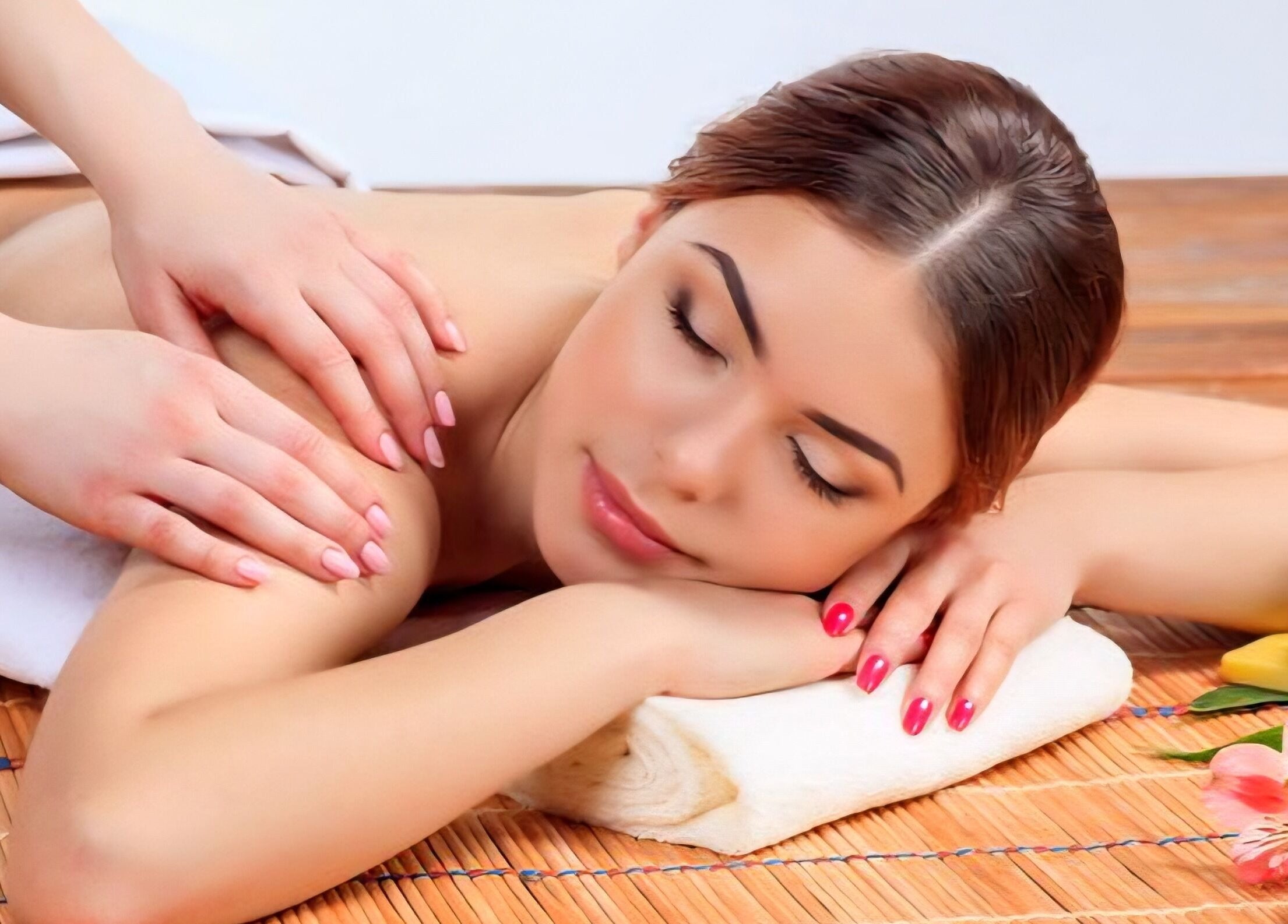 Relaxing massage session at Male to Female Spa at door step, Bengaluru, Karnataka, IN.