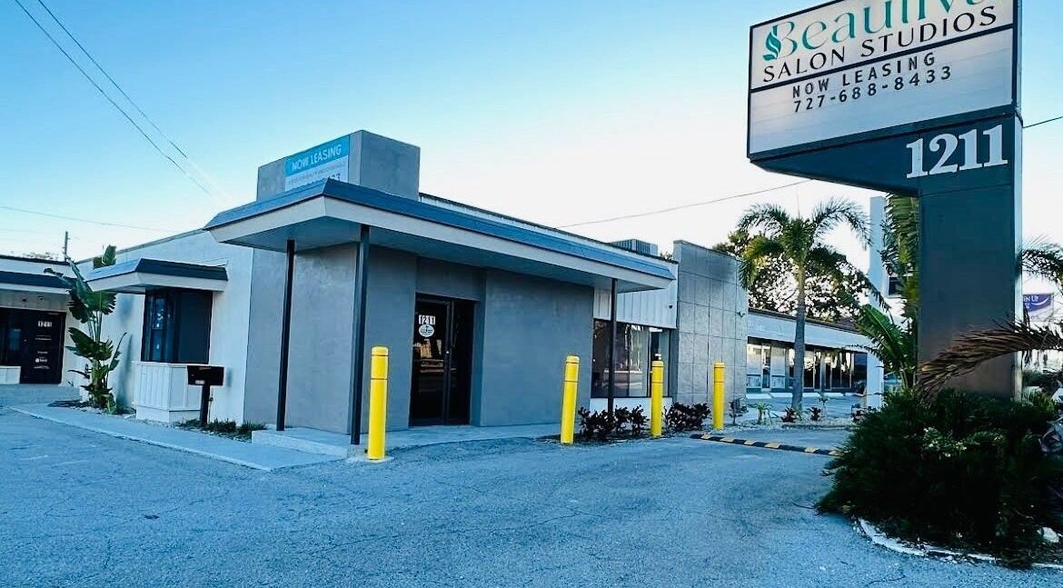 Exterior view of Apapacho Studio in Clearwater, Florida, US with a modern design and welcoming entrance.