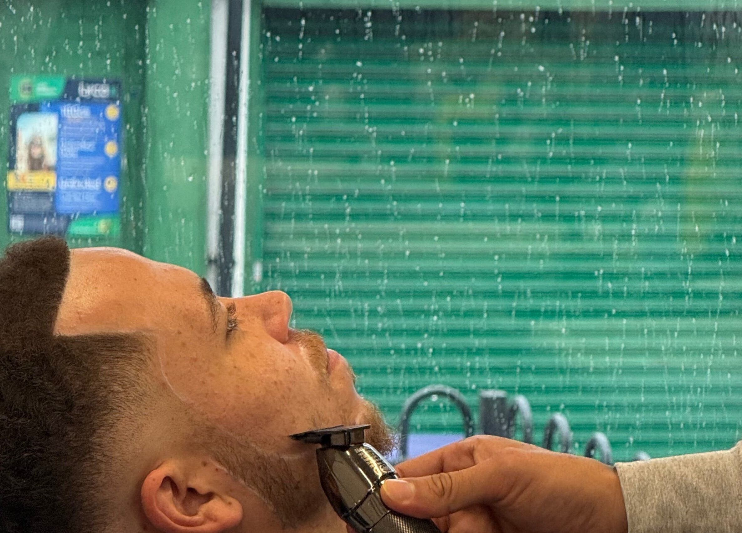 Close-up of a precision beard trim at Marlos Barber High Wycombe, England, GB, showcasing expert grooming techniques.