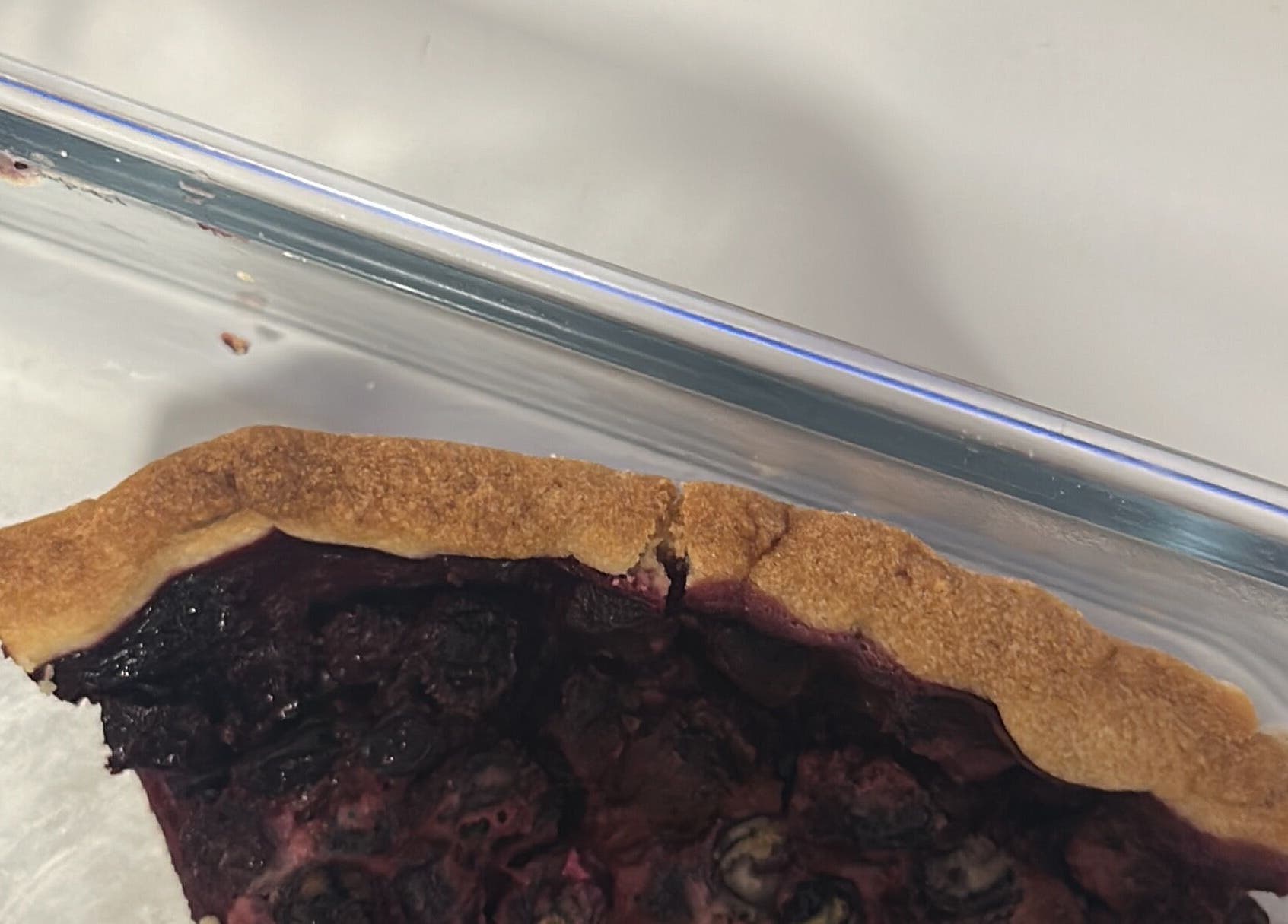 Tarte aux fruits maison capturée à Studio_nana, Fraize, Grand Est, FR, ajoutant une touche culinaire unique.