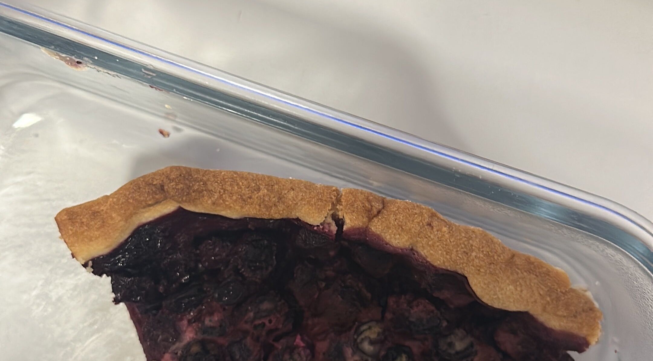 Tarte aux fruits maison capturée à Studio_nana, Fraize, Grand Est, FR, ajoutant une touche culinaire unique.