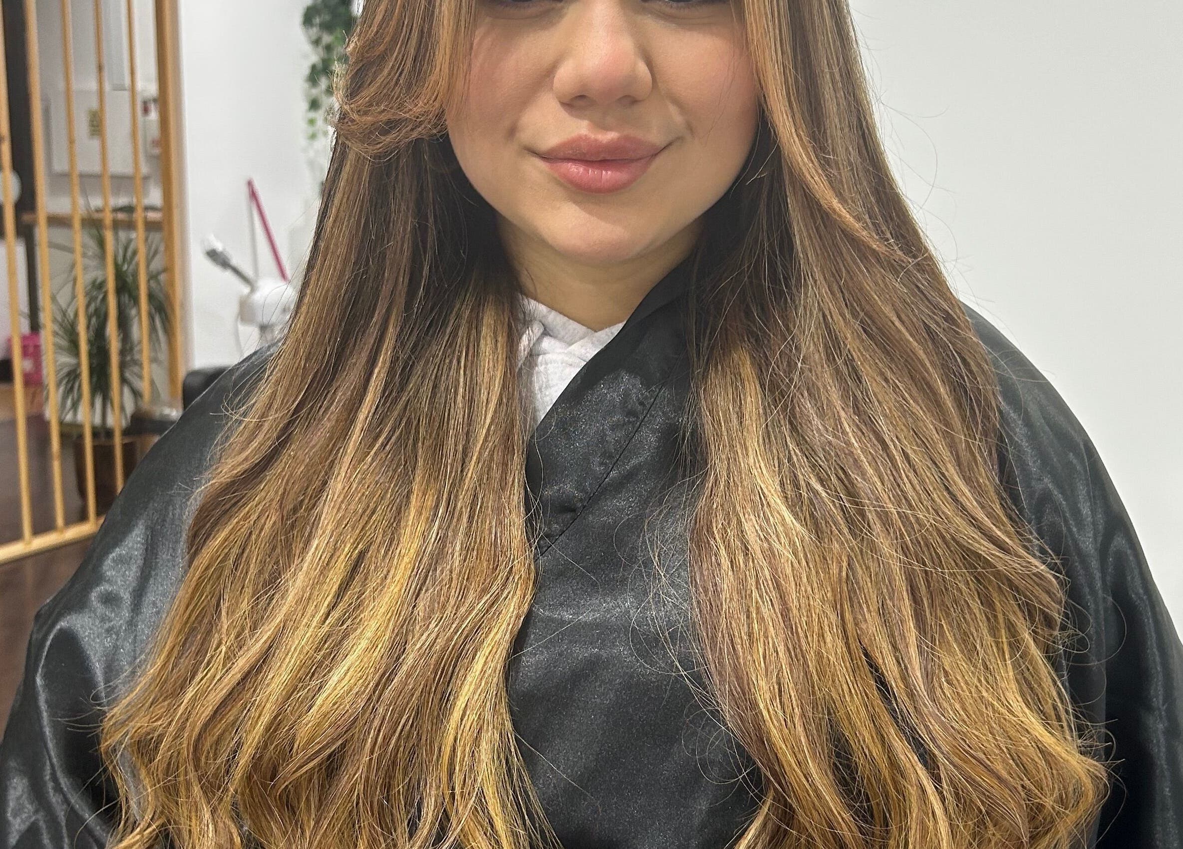 Cliente com cabelo longo e brilhante na La belle Concept, Braga, Braga, PT.