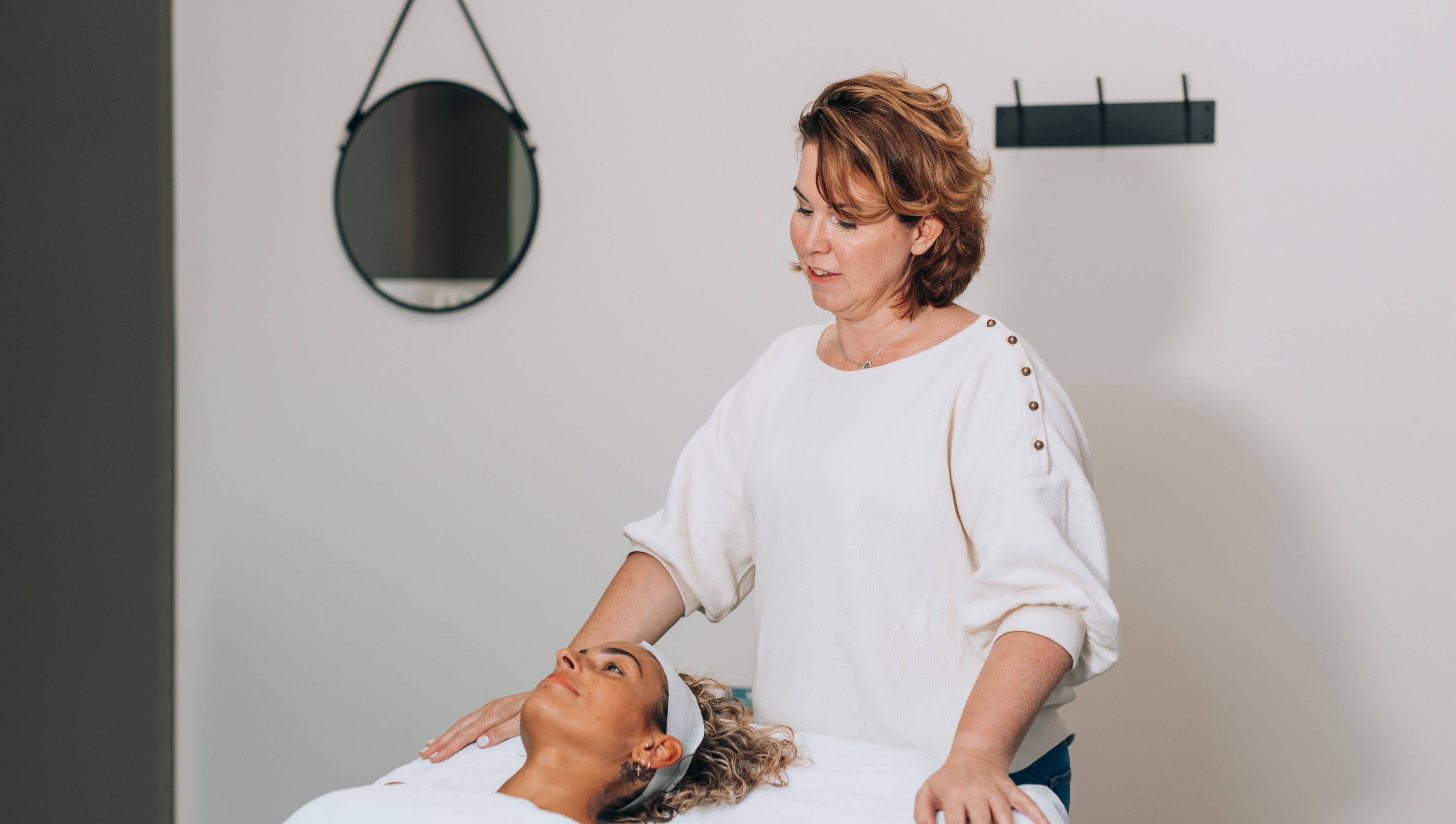 Relaxing massage at Head and Soul Spa Costa Blanca, Panorama, Comunidad Valenciana, ES. Experience tranquility.