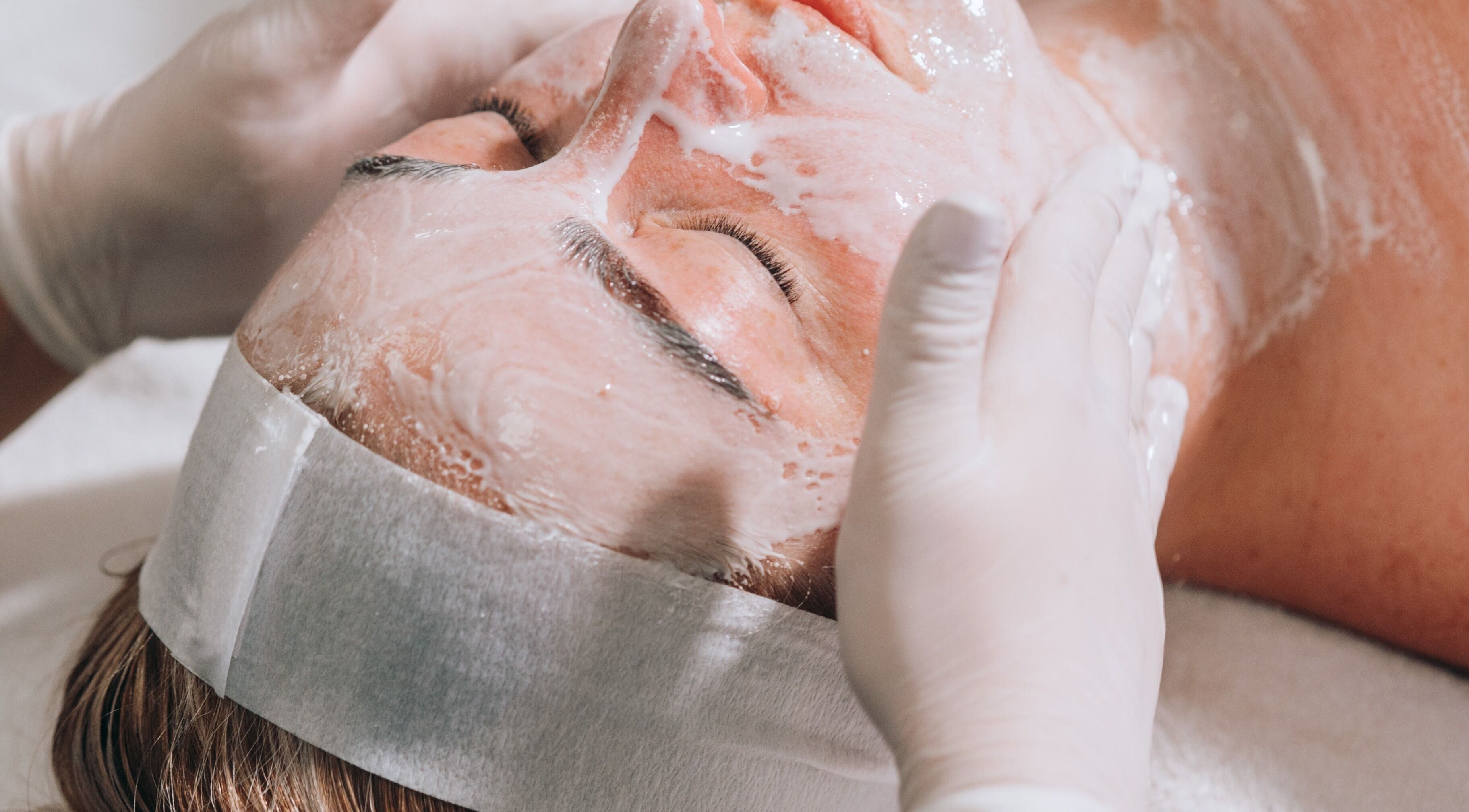 Relaxing facial treatment at Head and Soul Spa Costa Blanca, Panorama, Comunidad Valenciana, ES.