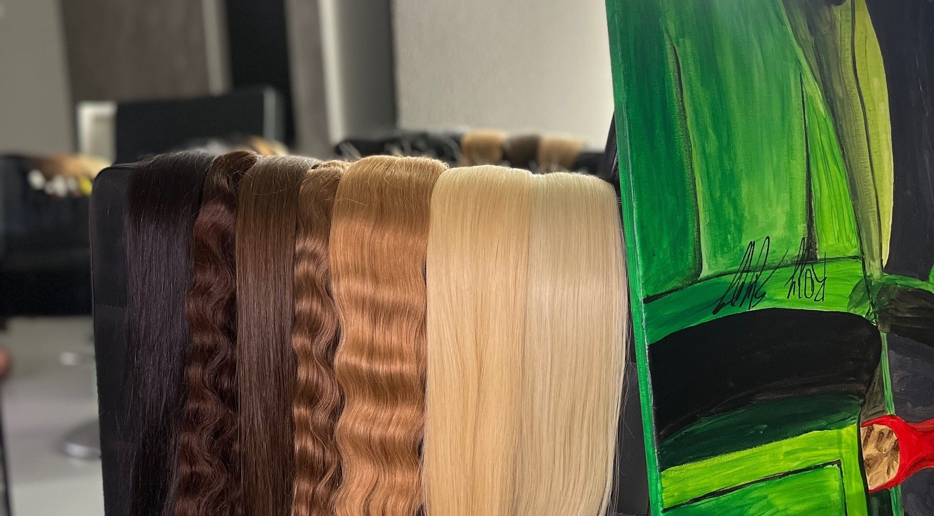 Extensiones de cabello en varios tonos en Art Capsula, Pinto, Comunidad De Madrid, ES.