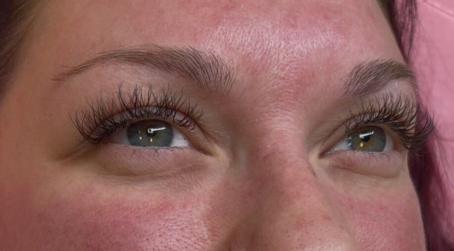 Extension de cils à Mi Chelita Artiste En Pose De Cils à Longueuil, Québec, CA, montrant des résultats impressionnants.