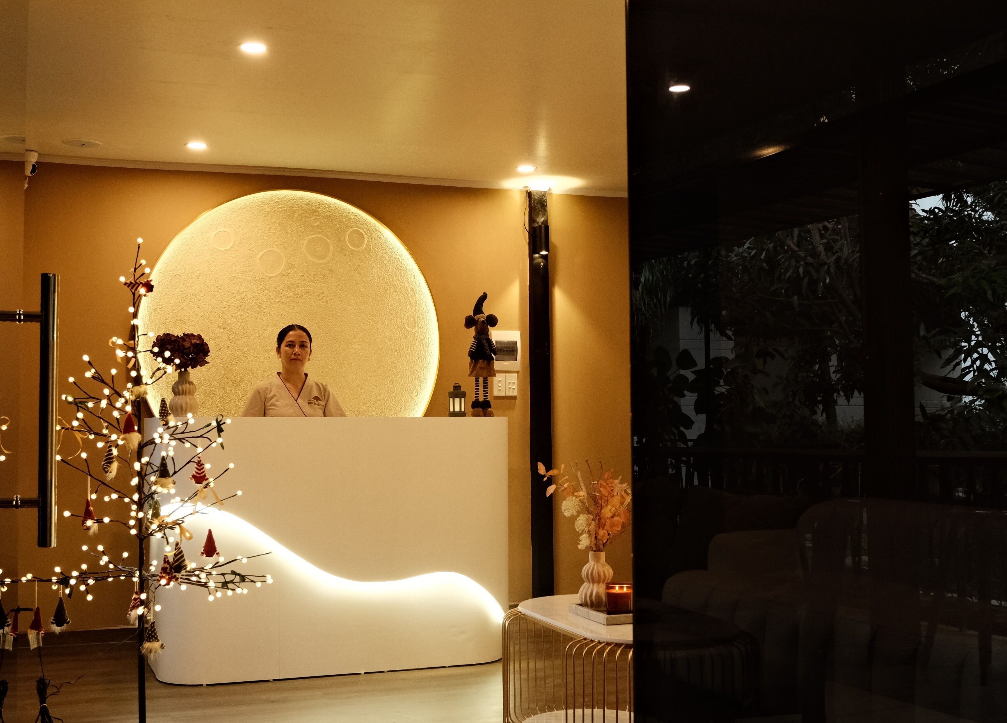 Warmly lit reception at Recharged SPA, Đà Nẵng, Đà Nẵng, VN, welcoming guests with elegant decor.