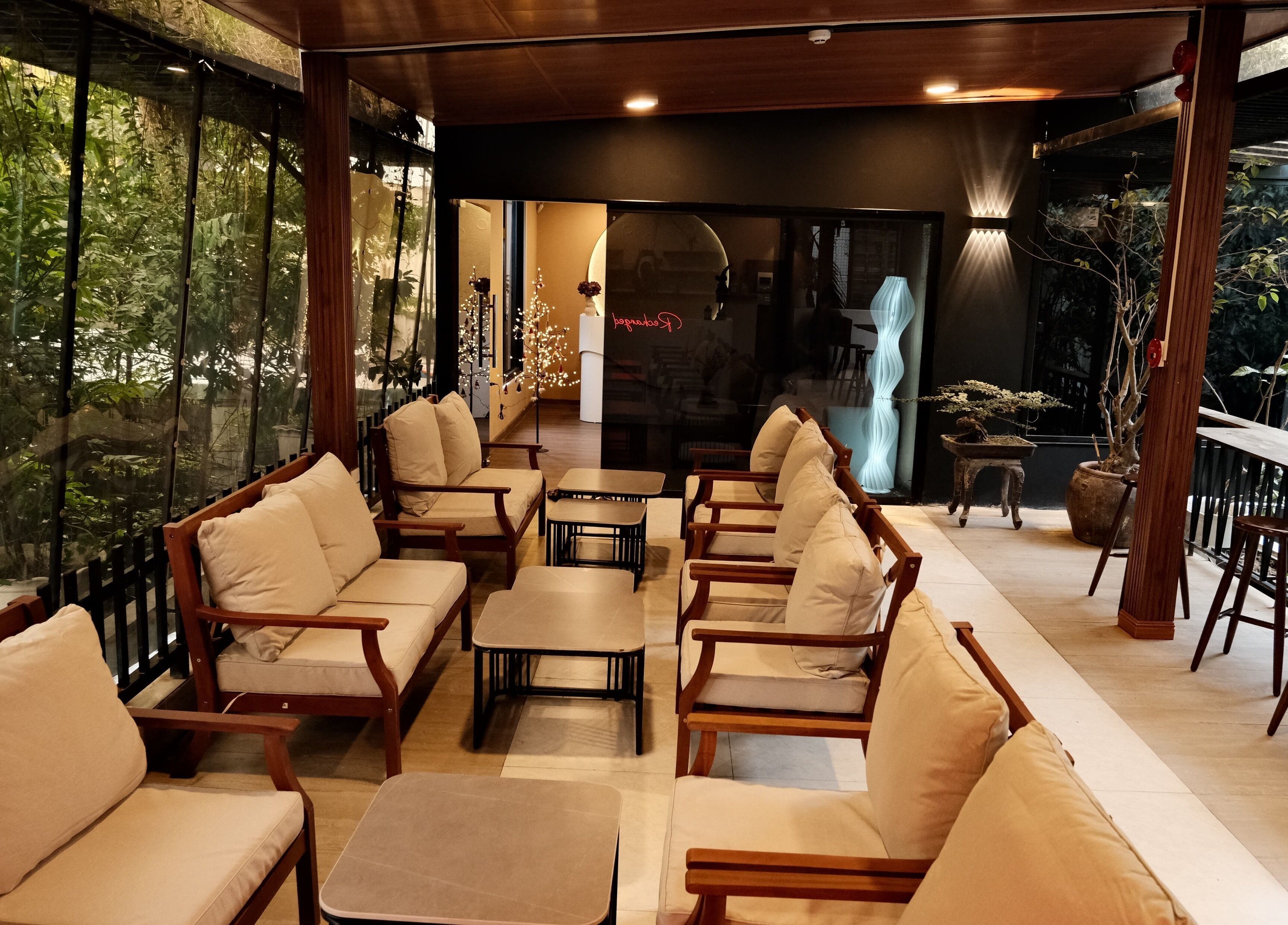 Relaxing seating area at Recharged SPA, Đà Nẵng, Đà Nẵng, VN featuring elegant design and greenery.