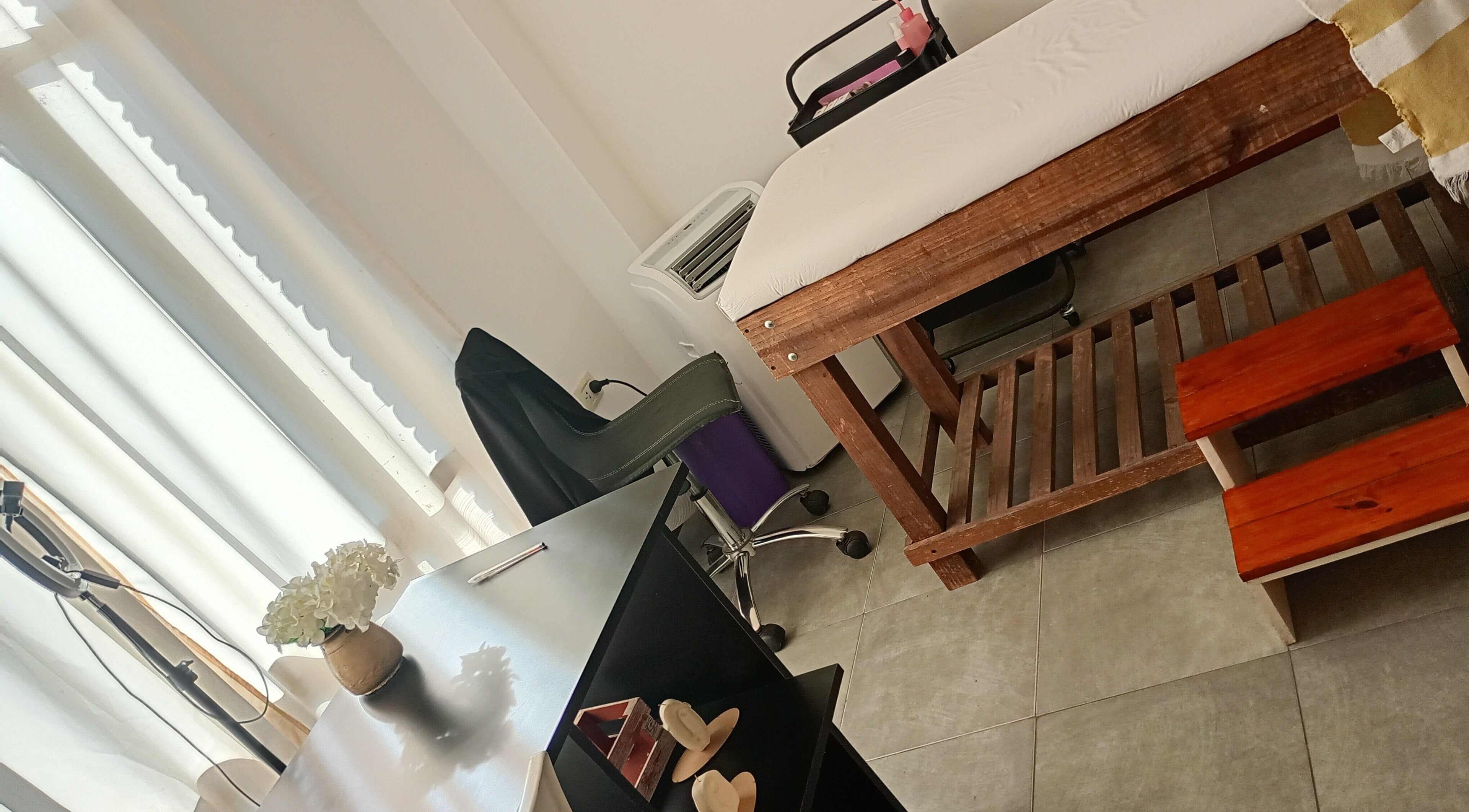 Sala acogedora en Piacere Micropigmentación, Córdoba, Córdoba, AR, equipada para tratamientos de bienestar.