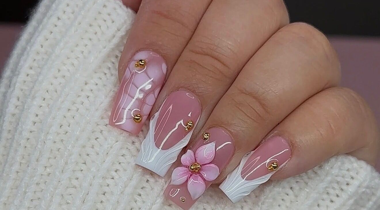 Elegant floral nail art at Queen Nails Northfield Spa in Birmingham, England, GB, with pink and white accents.