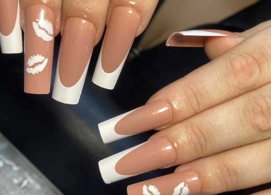 Elegant nail art with kiss design at Queen Nails Northfield Spa, Birmingham, England, GB.