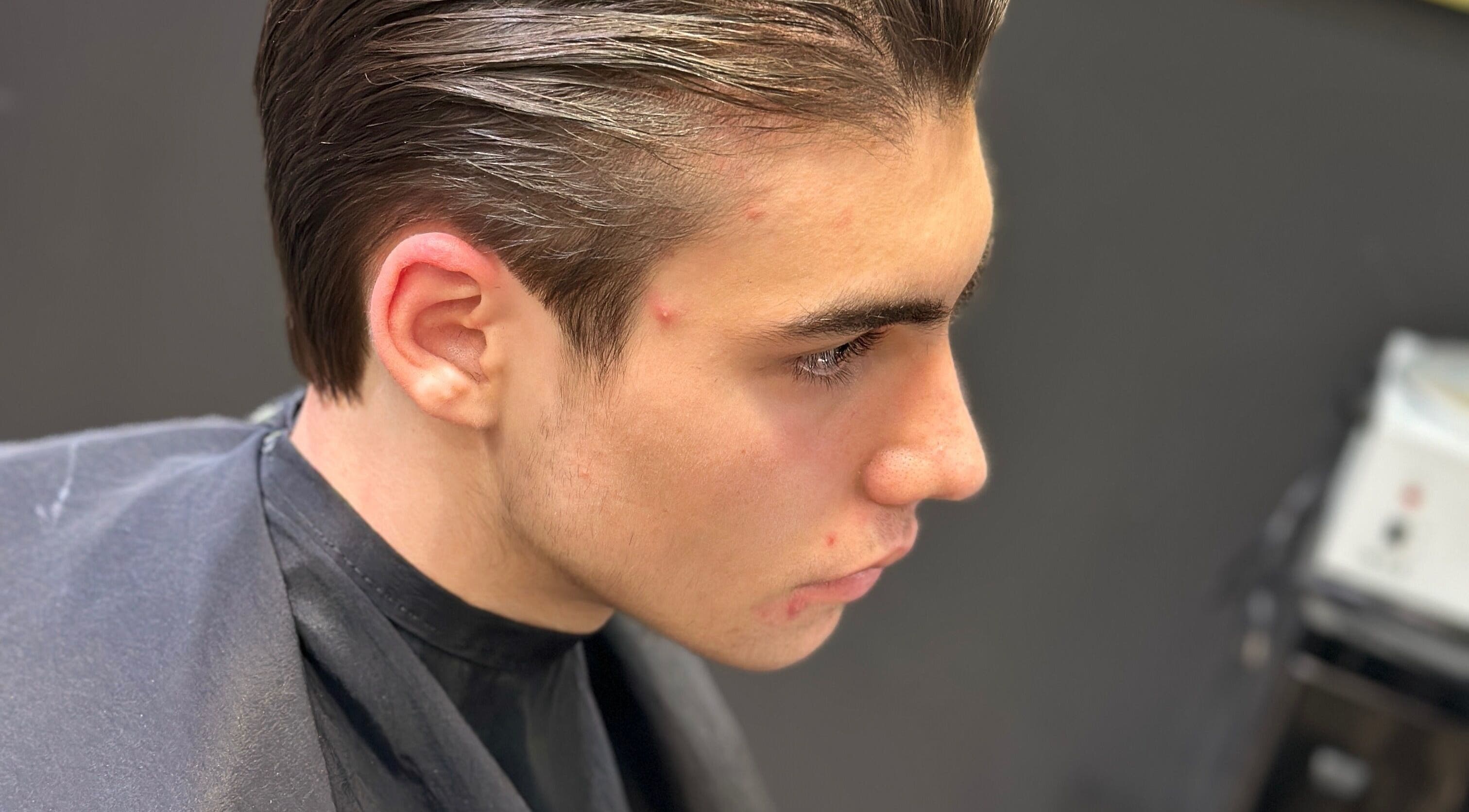 Professional haircut at AtiShanBeauty in Toronto, Ontario, CA showcases sleek styling for men.