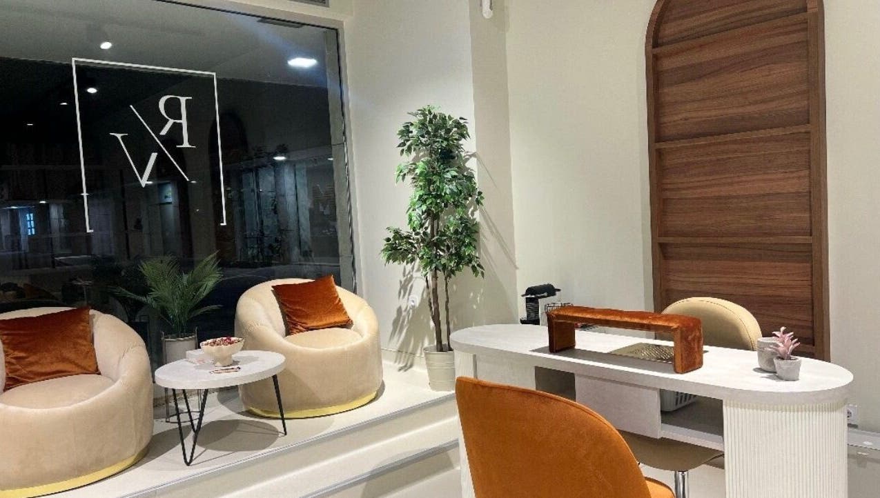 Interior moderno do GB estética (Rv beauty studio) em Matosinhos, Porto, PT, com decoração acolhedora e elegante.