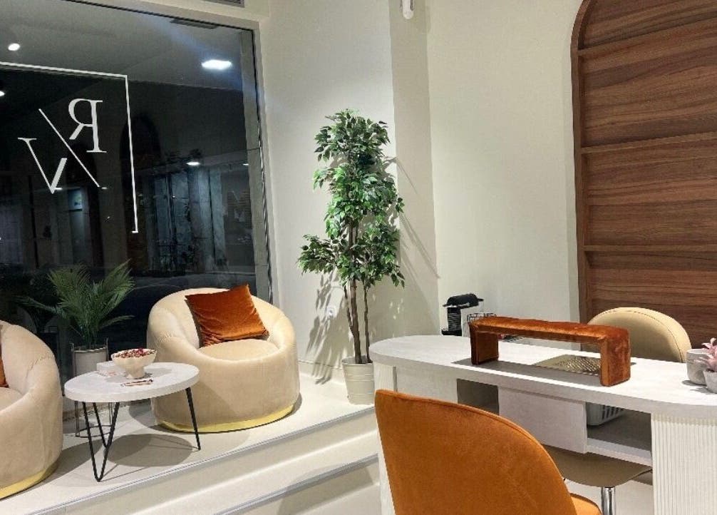 Interior moderno do GB estética (Rv beauty studio) em Matosinhos, Porto, PT, com decoração acolhedora e elegante.