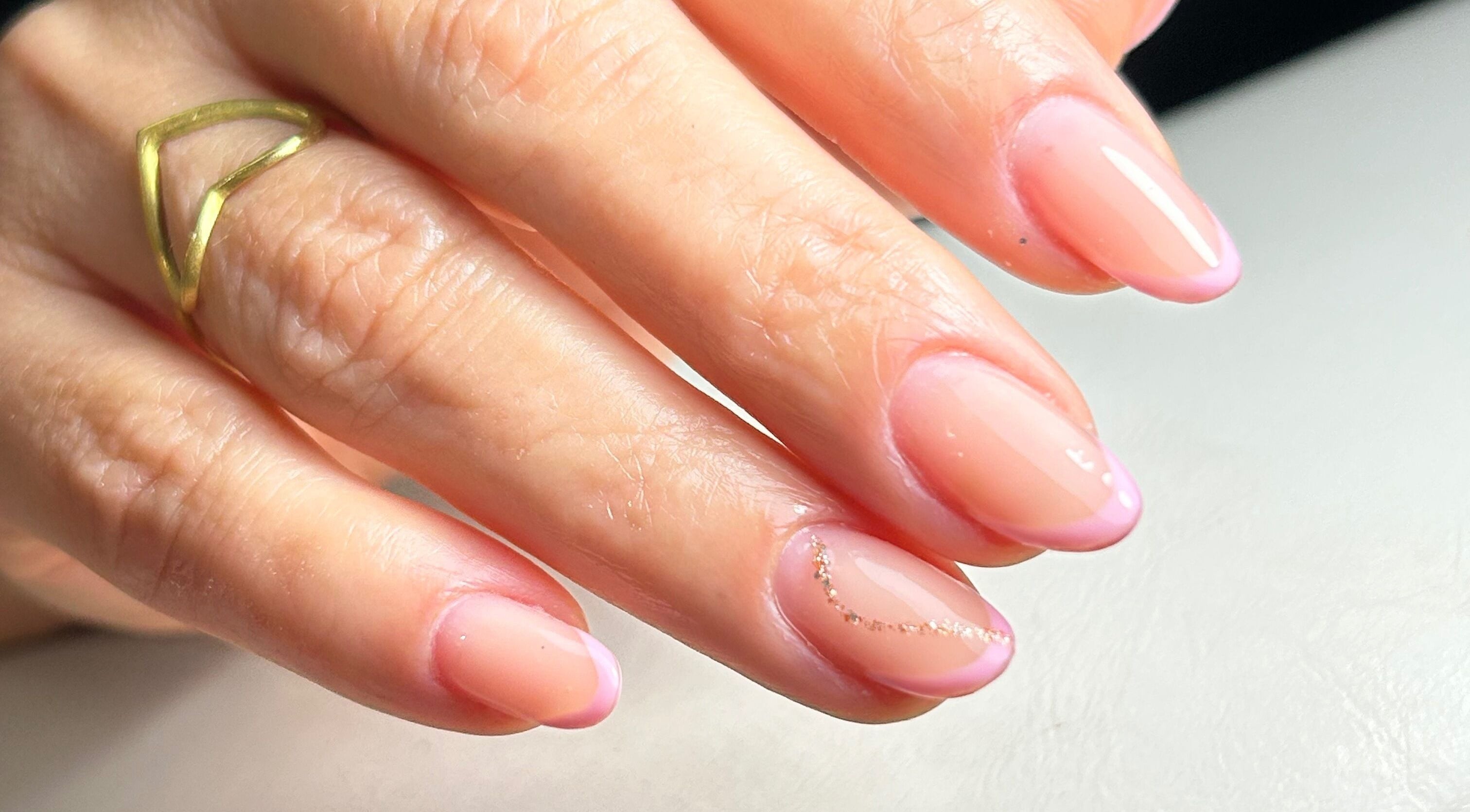 Unhas decoradas com design delicado na Macela Paiva Unhas, Póvoa De Varzim, Porto, PT.