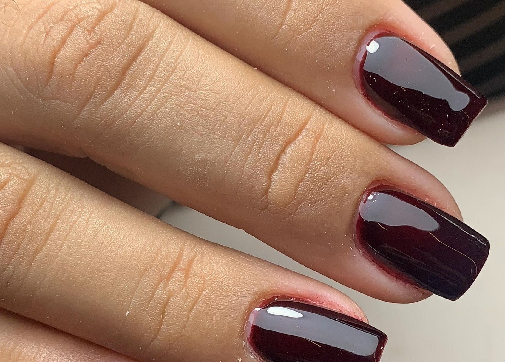 Unhas elegantes de esmalte preto em Macela Paiva Unhas, Póvoa De Varzim, Porto, PT. Beleza e estilo.