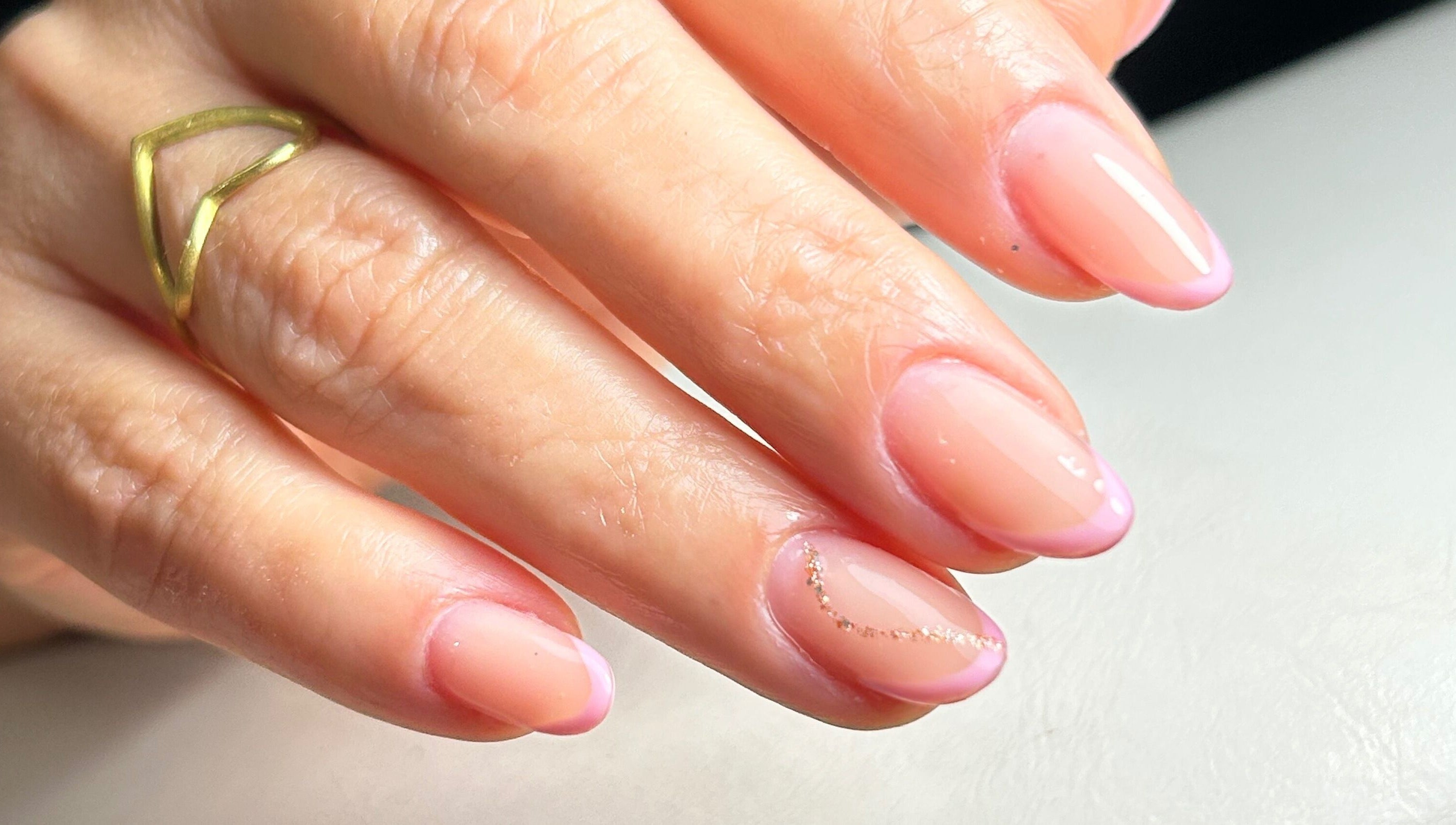 Unhas elegantes com design em rosa feitas na Macela Paiva Unhas, Póvoa De Varzim, Porto, PT.