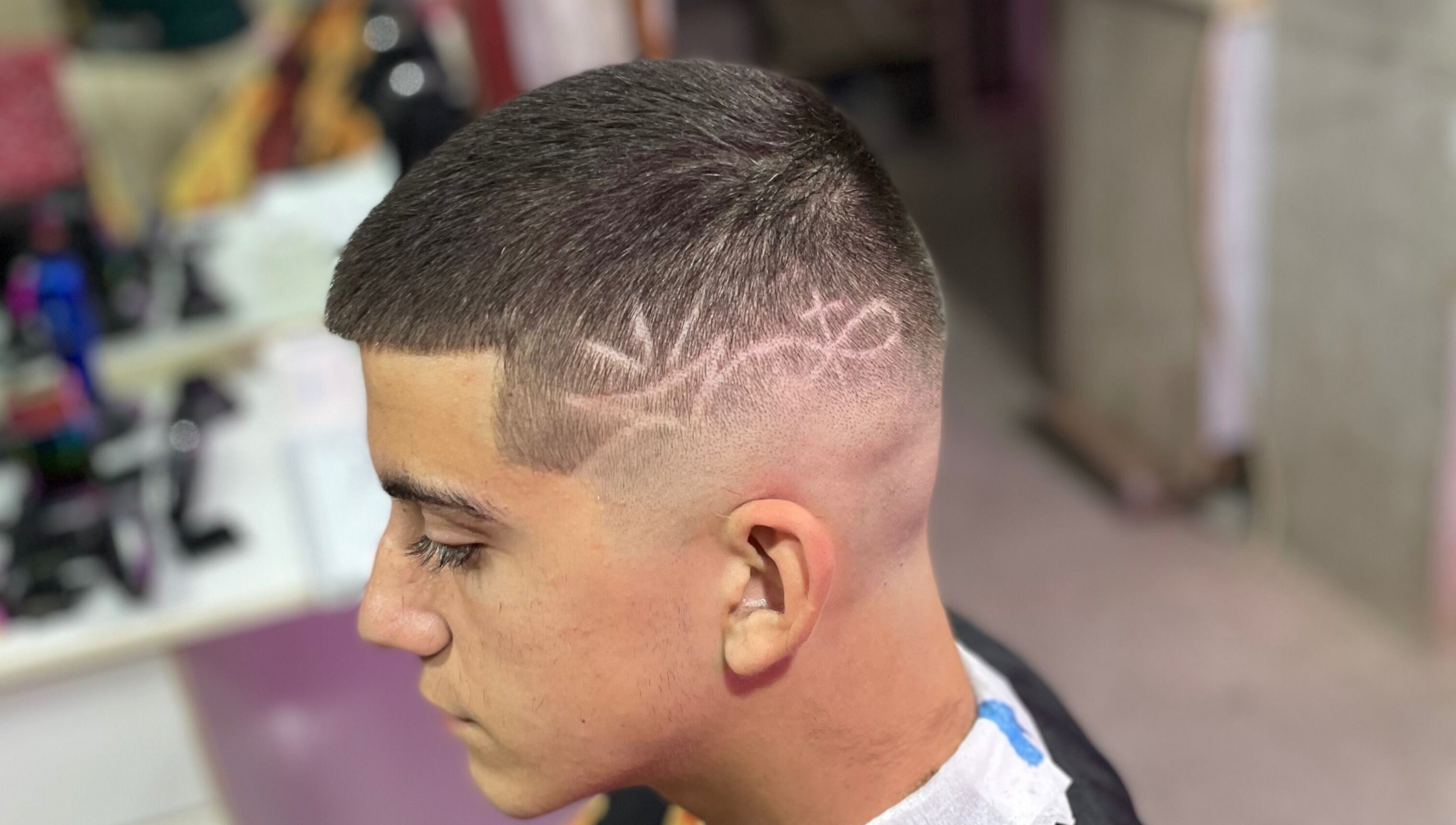 Κούρεμα με σχέδιο στο Pouladakis barbershop, Ιτέα, GR.