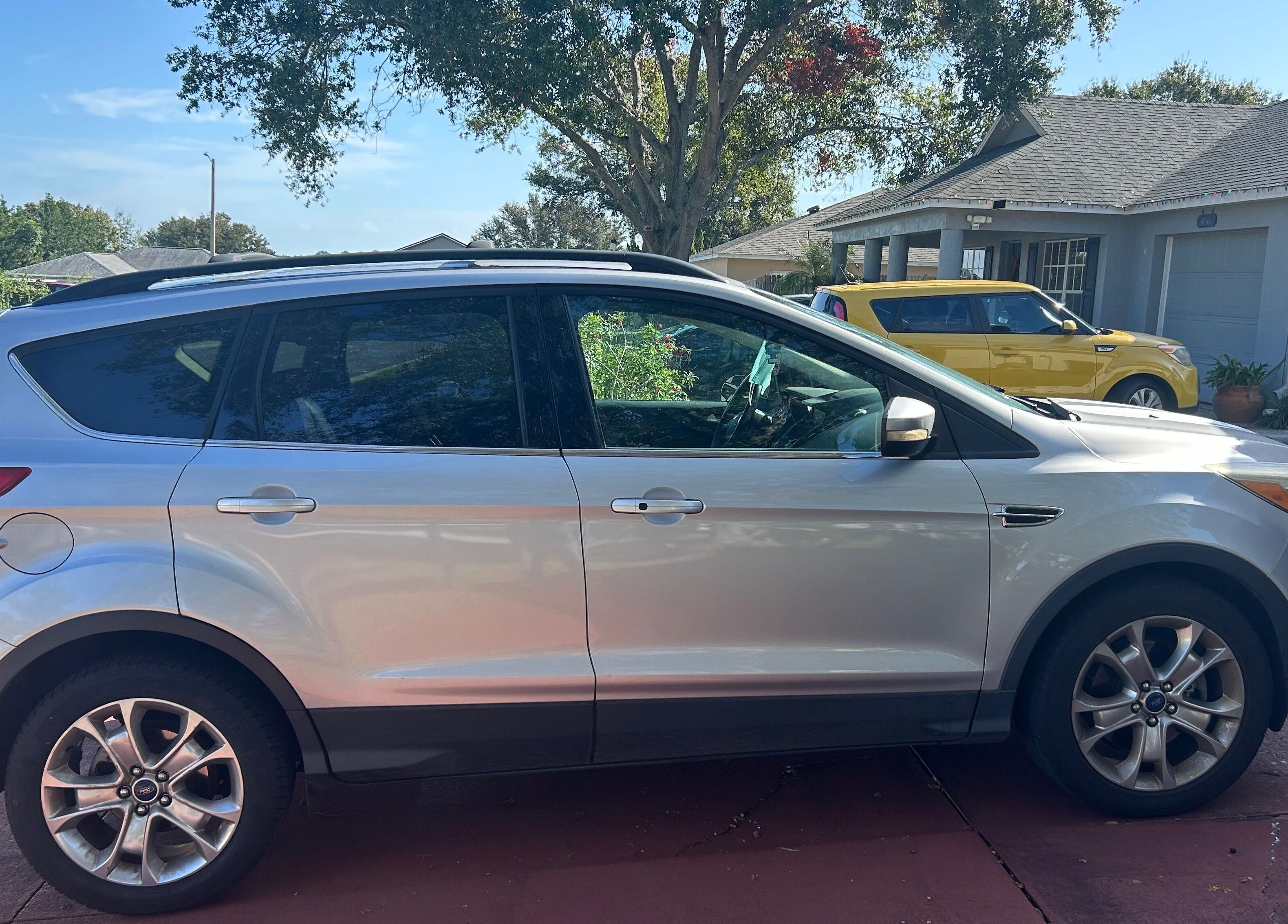 Silver SUV parked in driveway at Grant rentals, Auburndale, Florida, US under a sunny sky.
