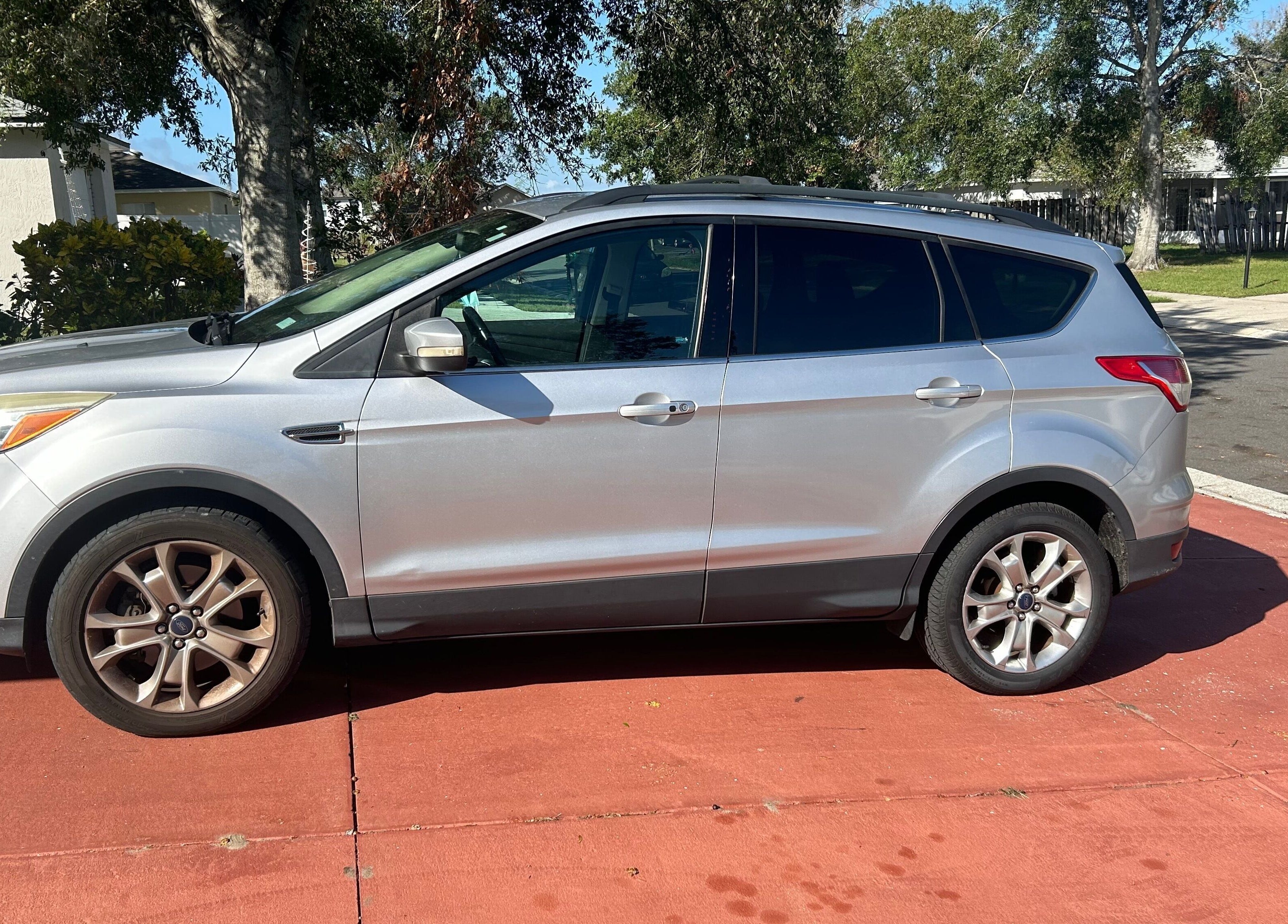 Silver SUV parked in Grant rentals driveway, Auburndale, Florida, US.