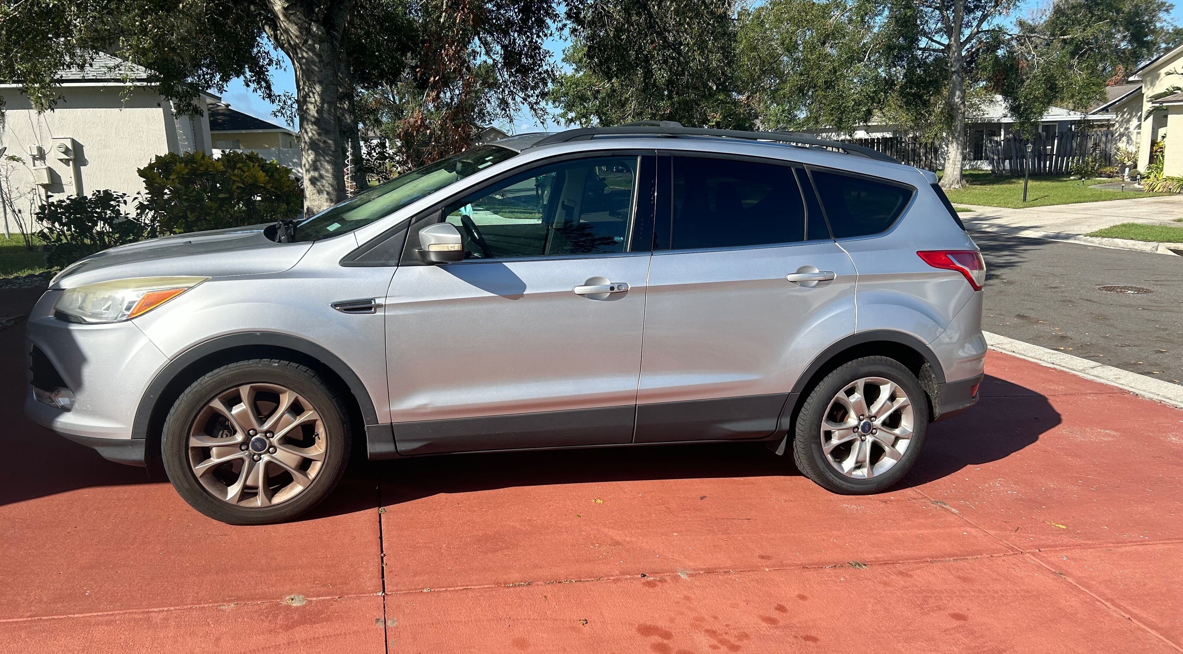 Silver SUV parked in Grant rentals driveway, Auburndale, Florida, US.