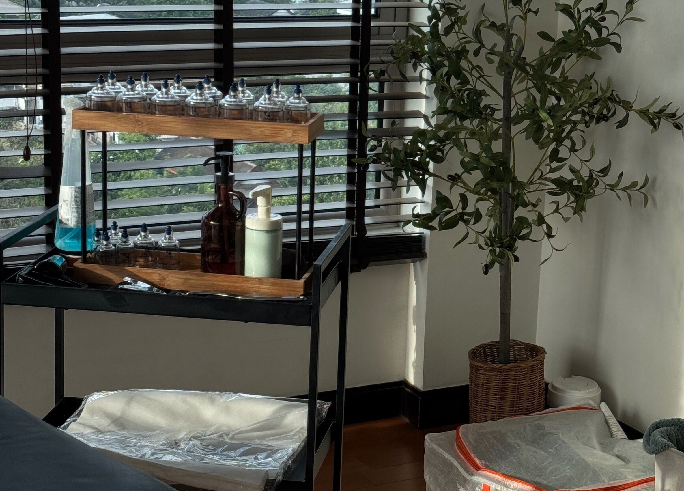 Massage room setup at Soulistic in Krung Thep Maha Nakhon, TH, featuring oils and cozy ambiance.
