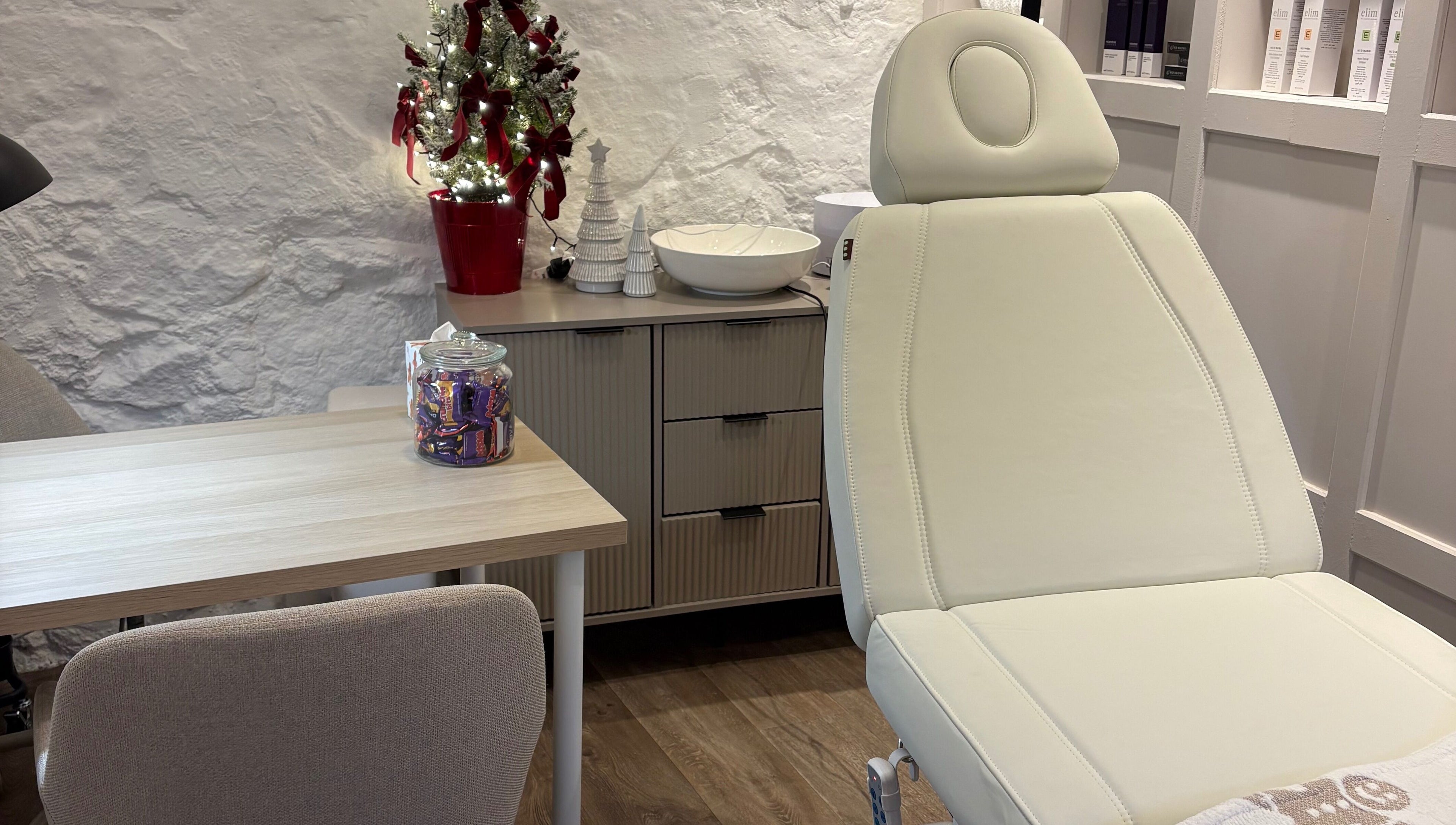 Cozy treatment room at Made Creative Beauty, Rothley, England, GB with a plush chair and festive decor.