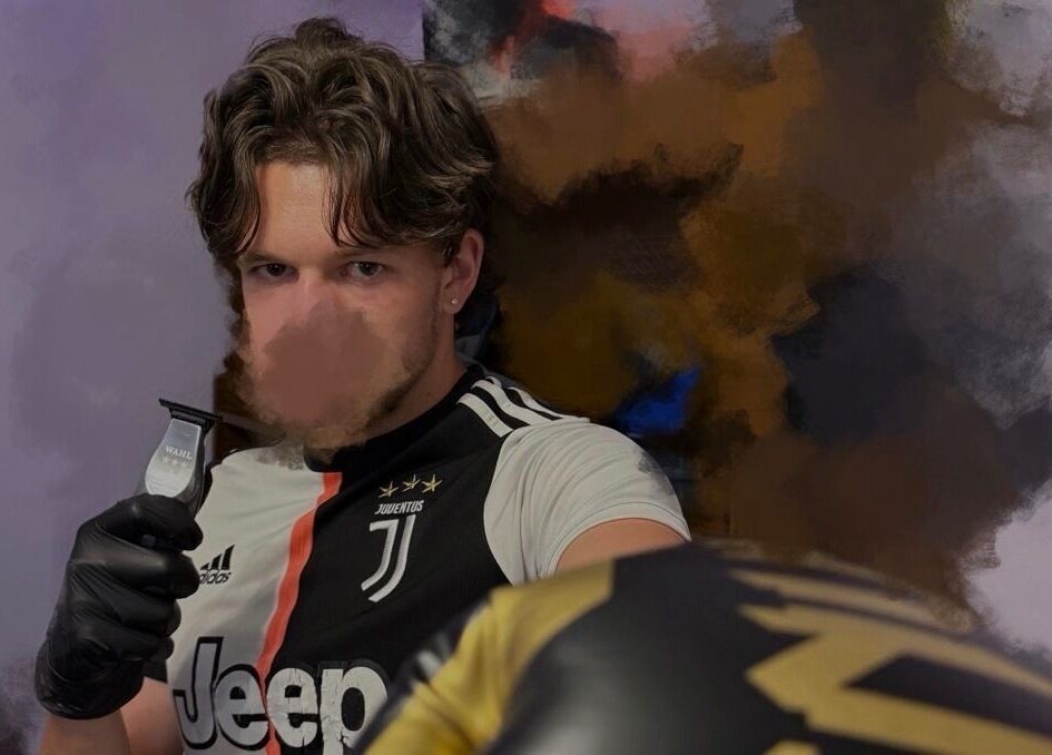 Barbier chez JK à Gravelotte, Grand Est, FR offrant un service de qualité avec une tondeuse moderne.