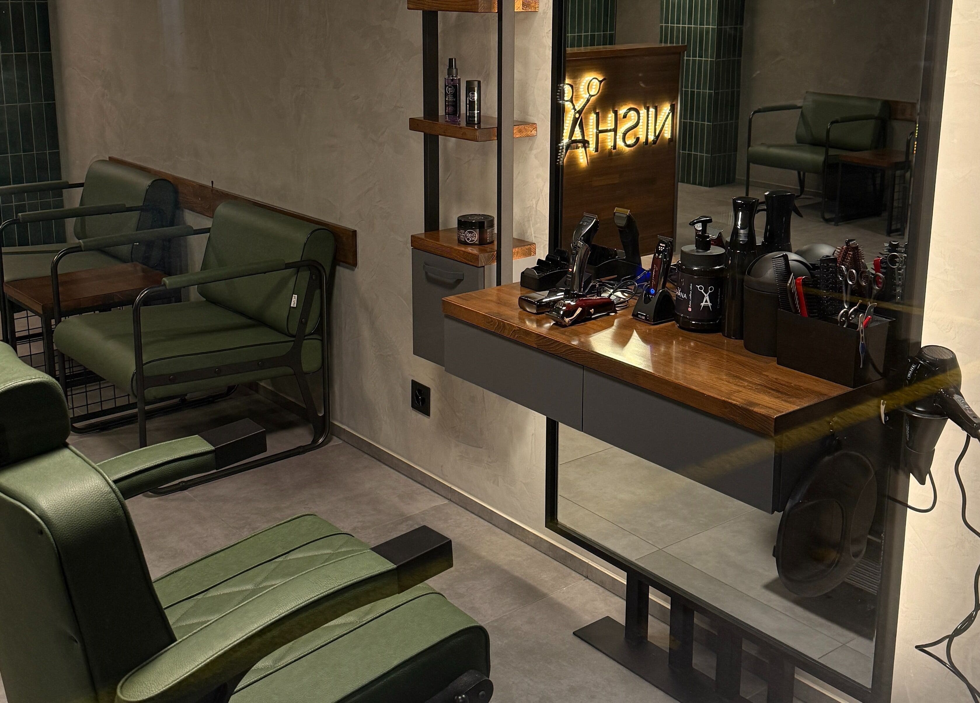 Elegante Friseureinrichtung bei Nishan Coiffeursalon in Walenstadt, Sankt Gallen, CH.